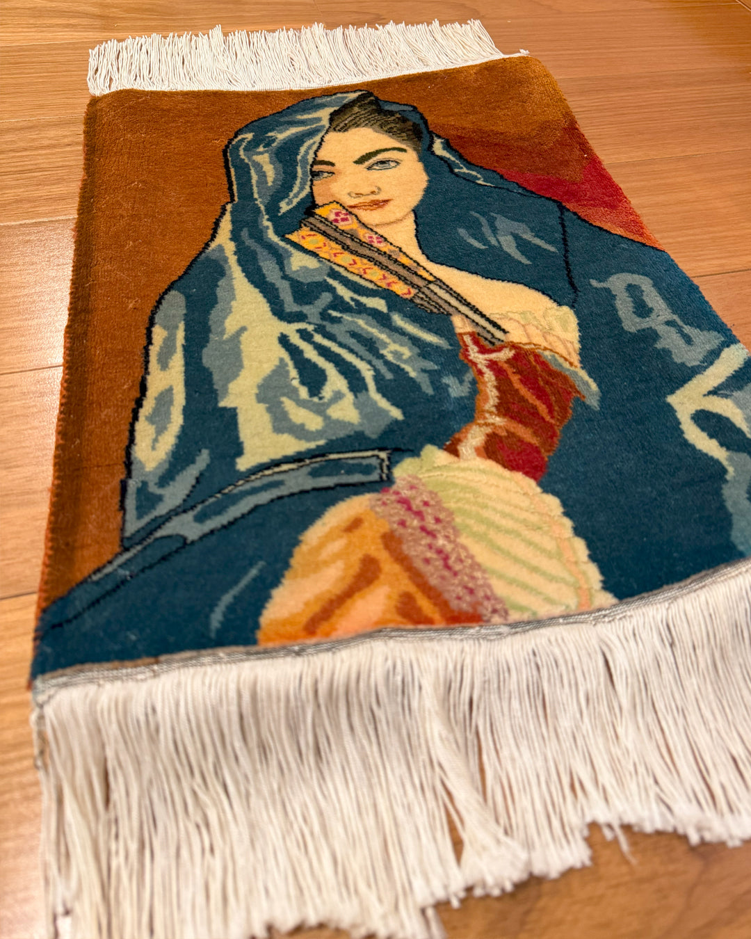 Tapete Persa Tabriz (Figura Feminina Oriental)