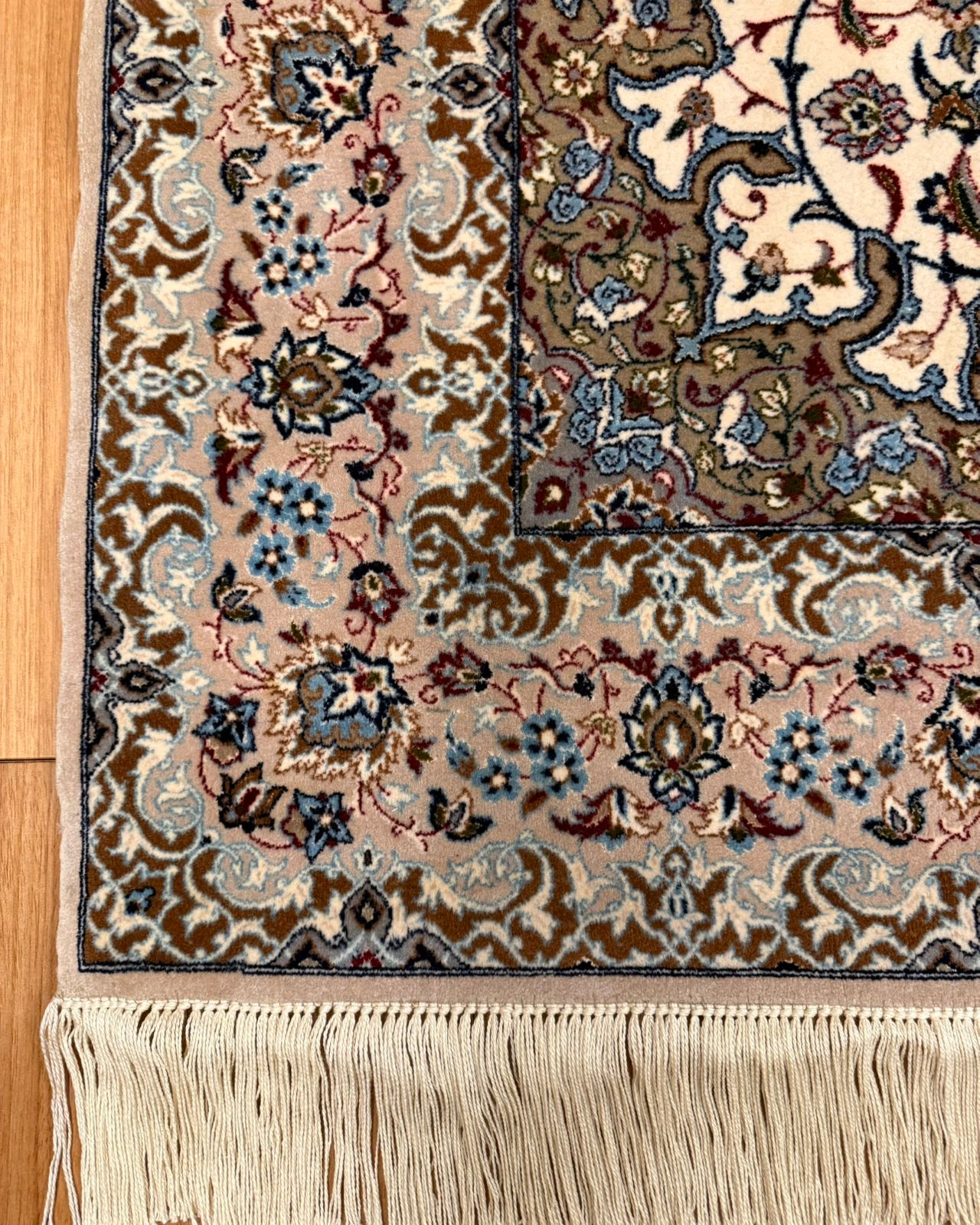 Tapete Persa Isfahan Assinado – Medalhão Central Extra Fino