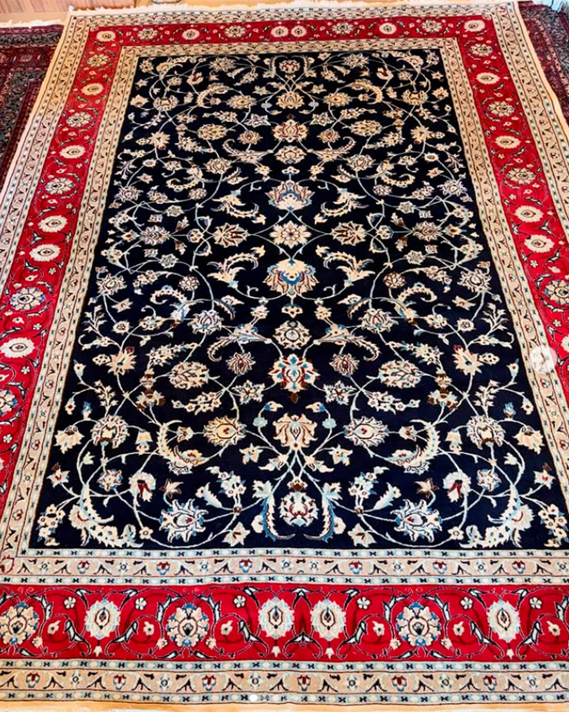 Tapete Persa Nain - Elegância Clássica em Fundo Azul Profundo 3,90 × 2,80 m