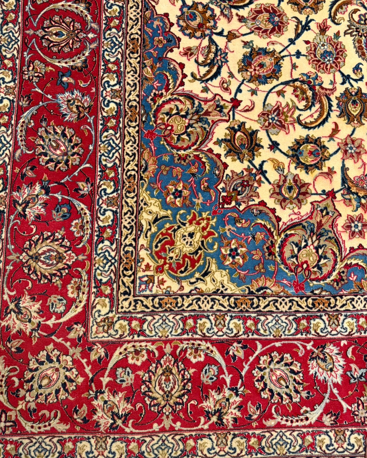 Tapete Persa Isfahan Assinado – Obra-Prima de Luxo