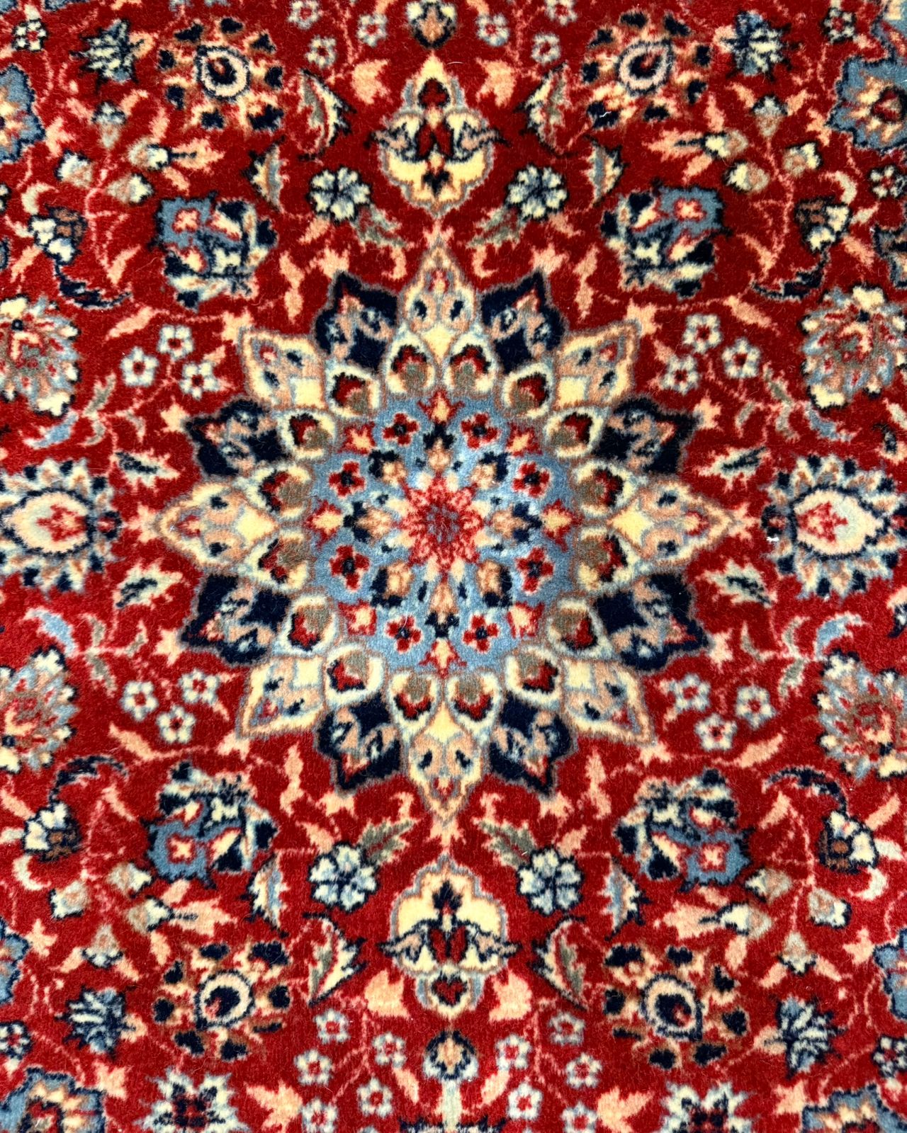 Tapete Isfahan – Miniatura Decorativa em Lã e Seda