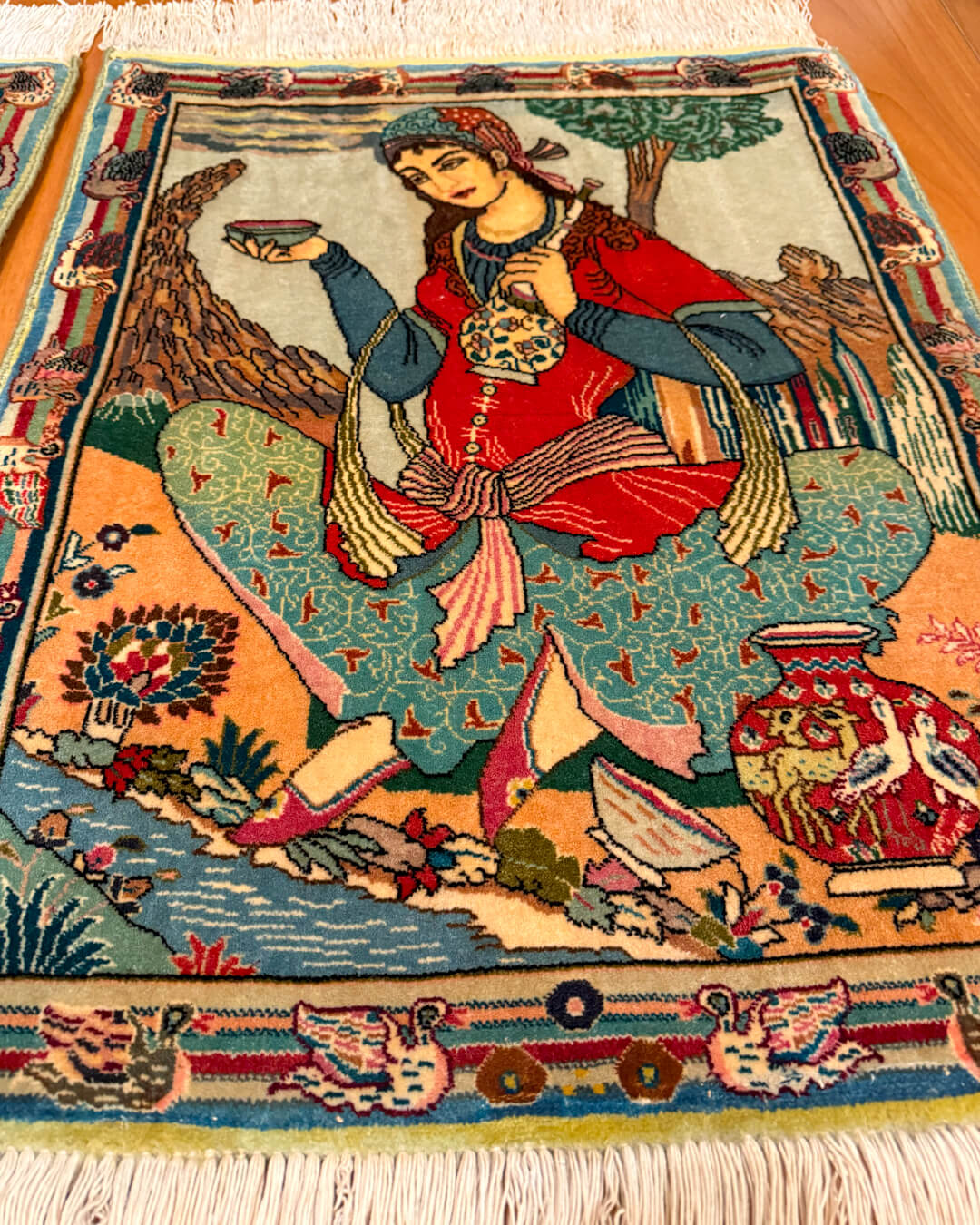 Par de Tapetes Persas Tabriz Figurativos 70x56cm