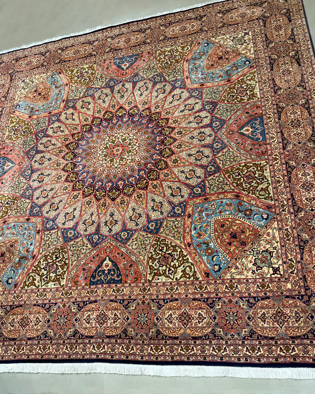 Tapete Persa Tabriz Raríssimo (Medida Quadrada)