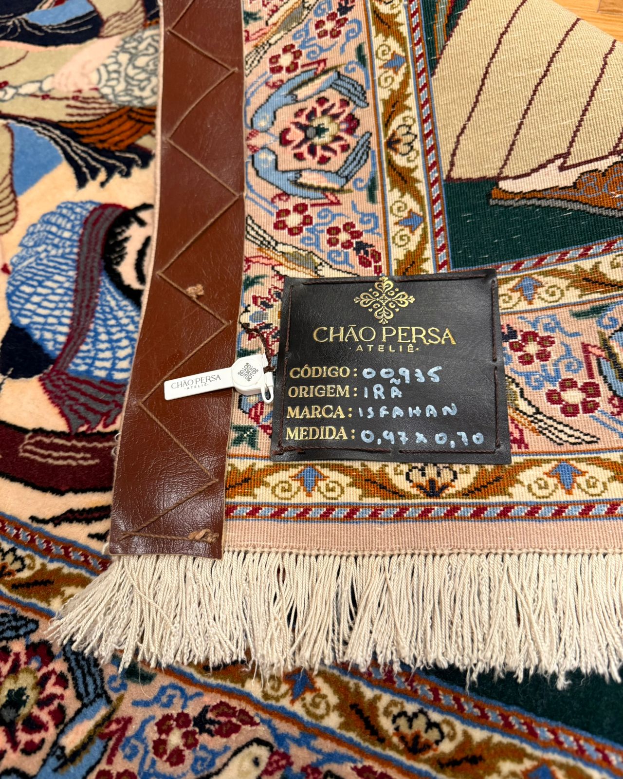 Tapete Persa Isfahan – Cena Figurativa com Poética Persa