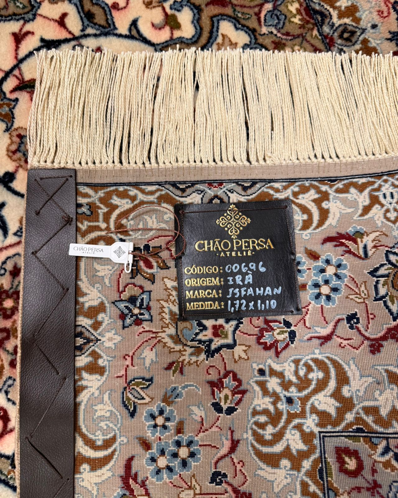 Tapete Persa Isfahan Assinado – Medalhão Central Extra Fino