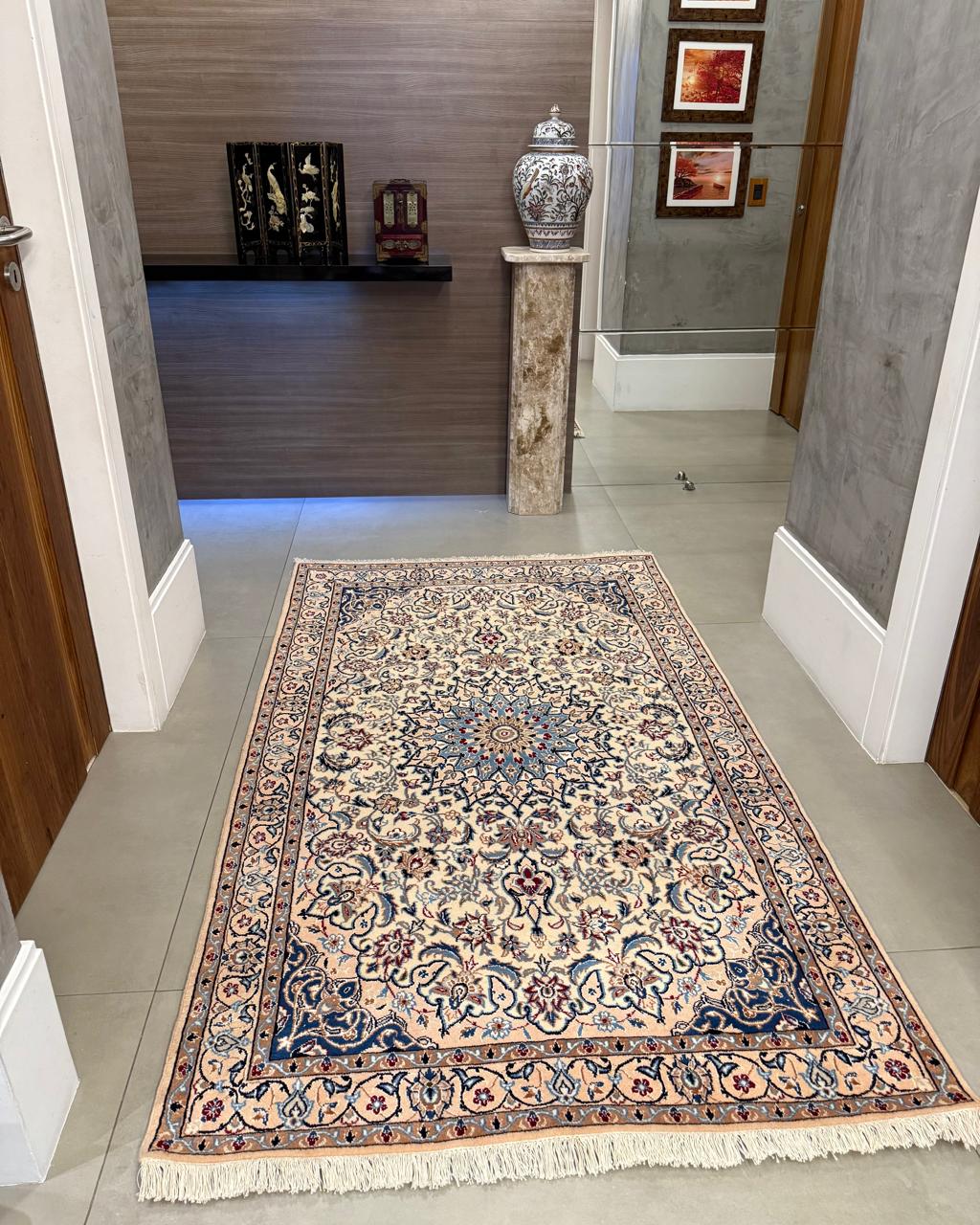 Tapete Persa Nain – Elegância e Precisão Iraniana 1.96 x 1.19 m