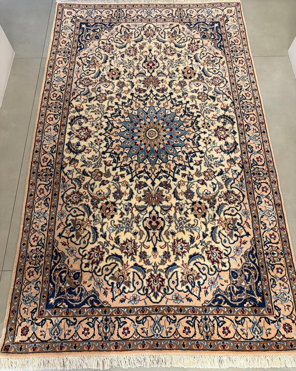 Tapete Persa Nain (Elegância e Precisão Iraniana) - 1.96 x 1.19 m