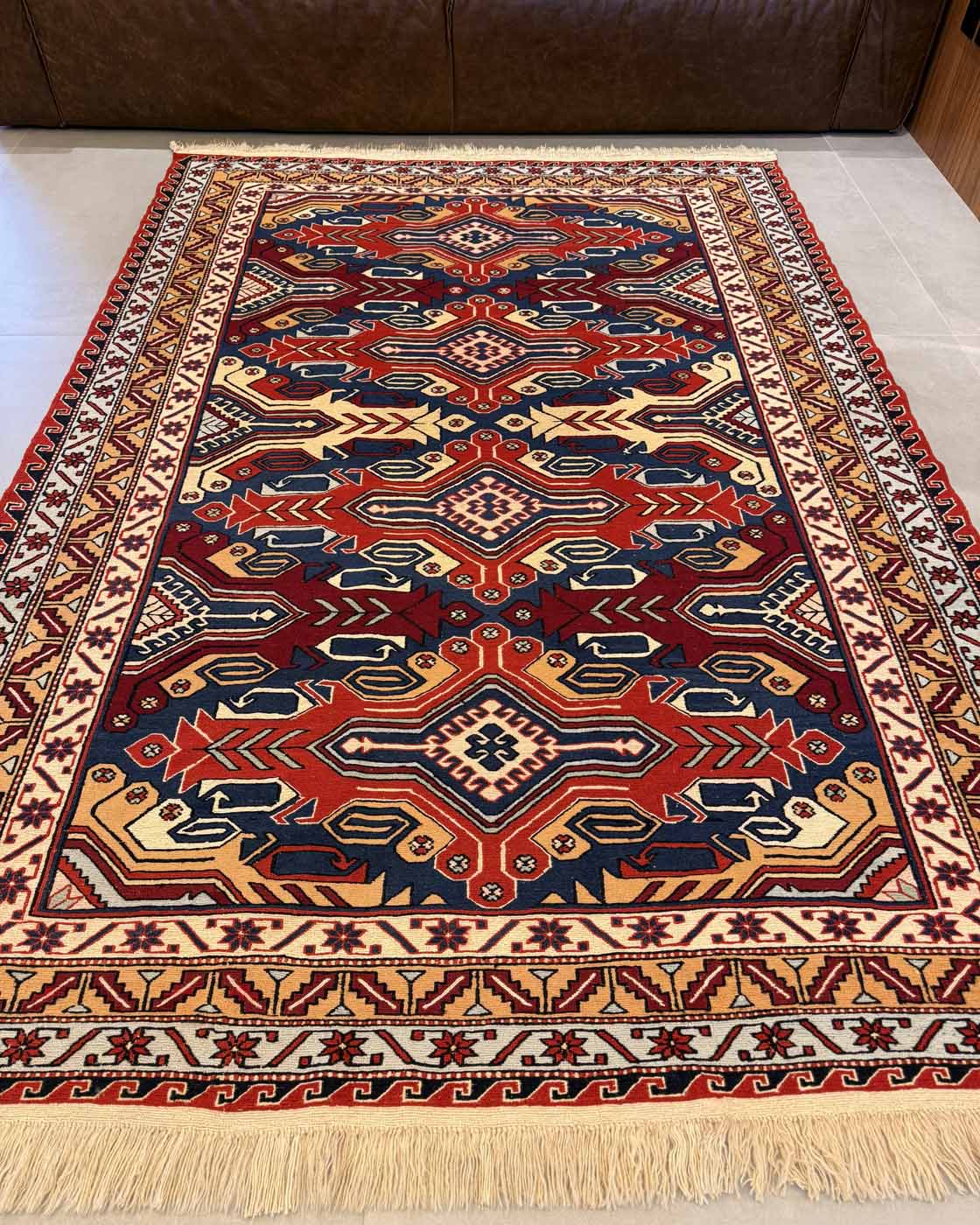 Tapete Soumak Russo - Geometria Caucasiana 2,42 × 1,54 m