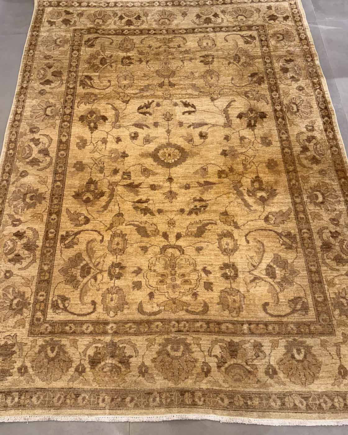 Tapete Ziegler – Elegância Atemporal para Ambientes Sofisticados 2,57 × 1,89 m