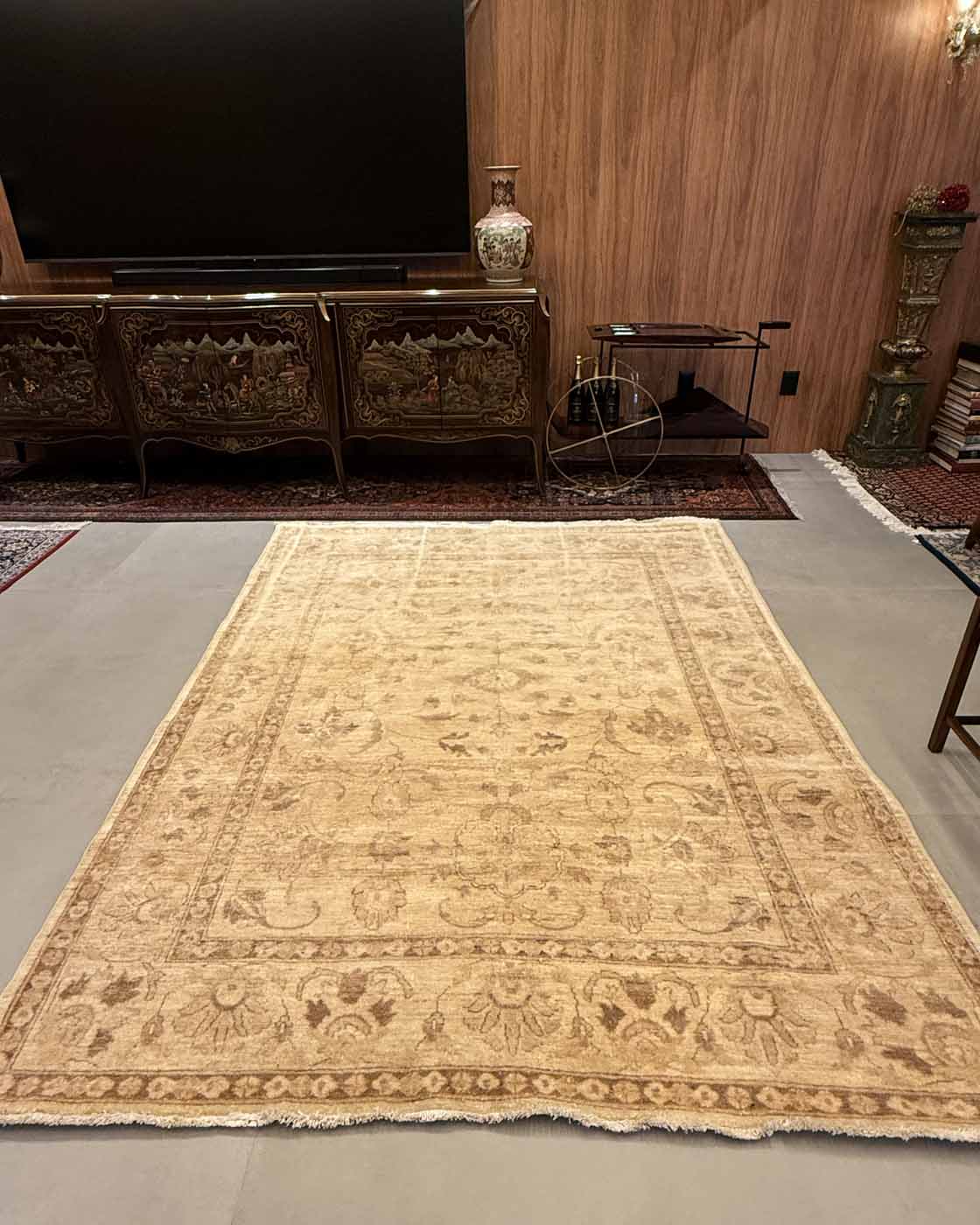 Tapete Ziegler – Elegância Atemporal para Ambientes Sofisticados 2,57 × 1,89 m