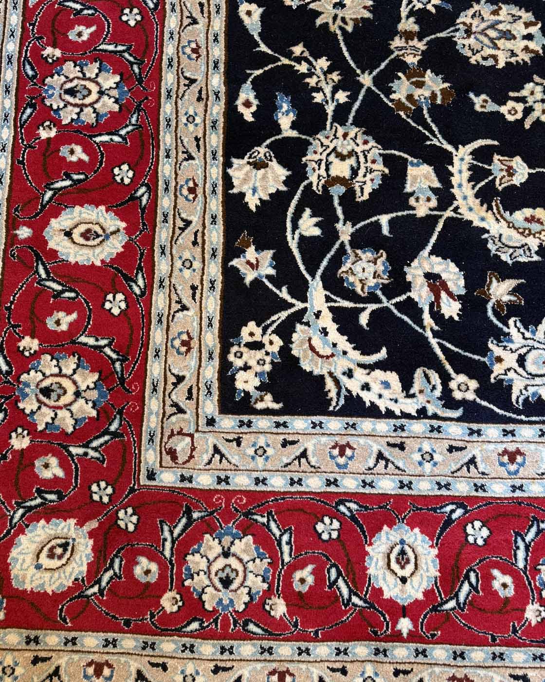 Tapete Persa Nain - Elegância Clássica em Fundo Azul Profundo 3,90 × 2,80 m