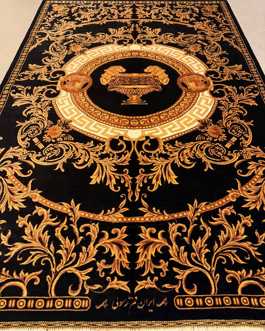 Tapete Persa Ghom (Qom) em Seda Assinado (Edição Especial Versace) - 1,50×1,00m