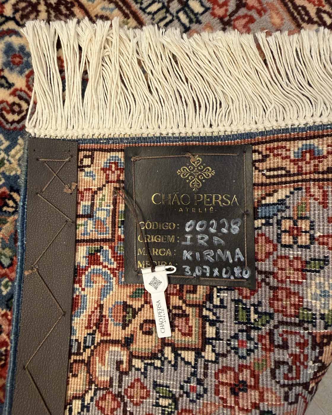 Tapete Persa Kirman Clássico (Medalhão Central Azul Profundo) - 3,07×0,80m