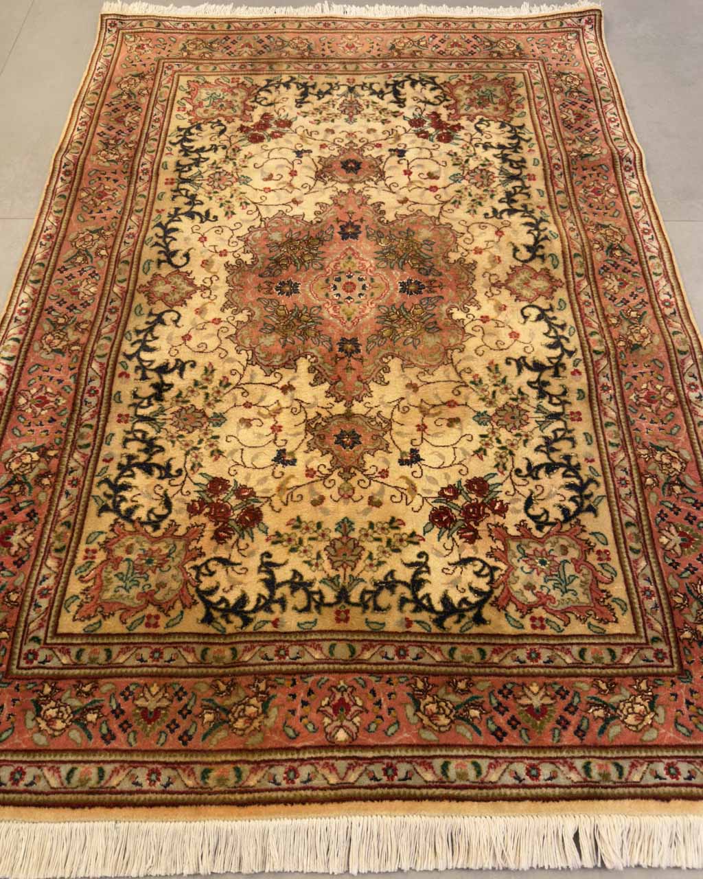 Tapete Persa Clássico - 1,50 x 1,00 m