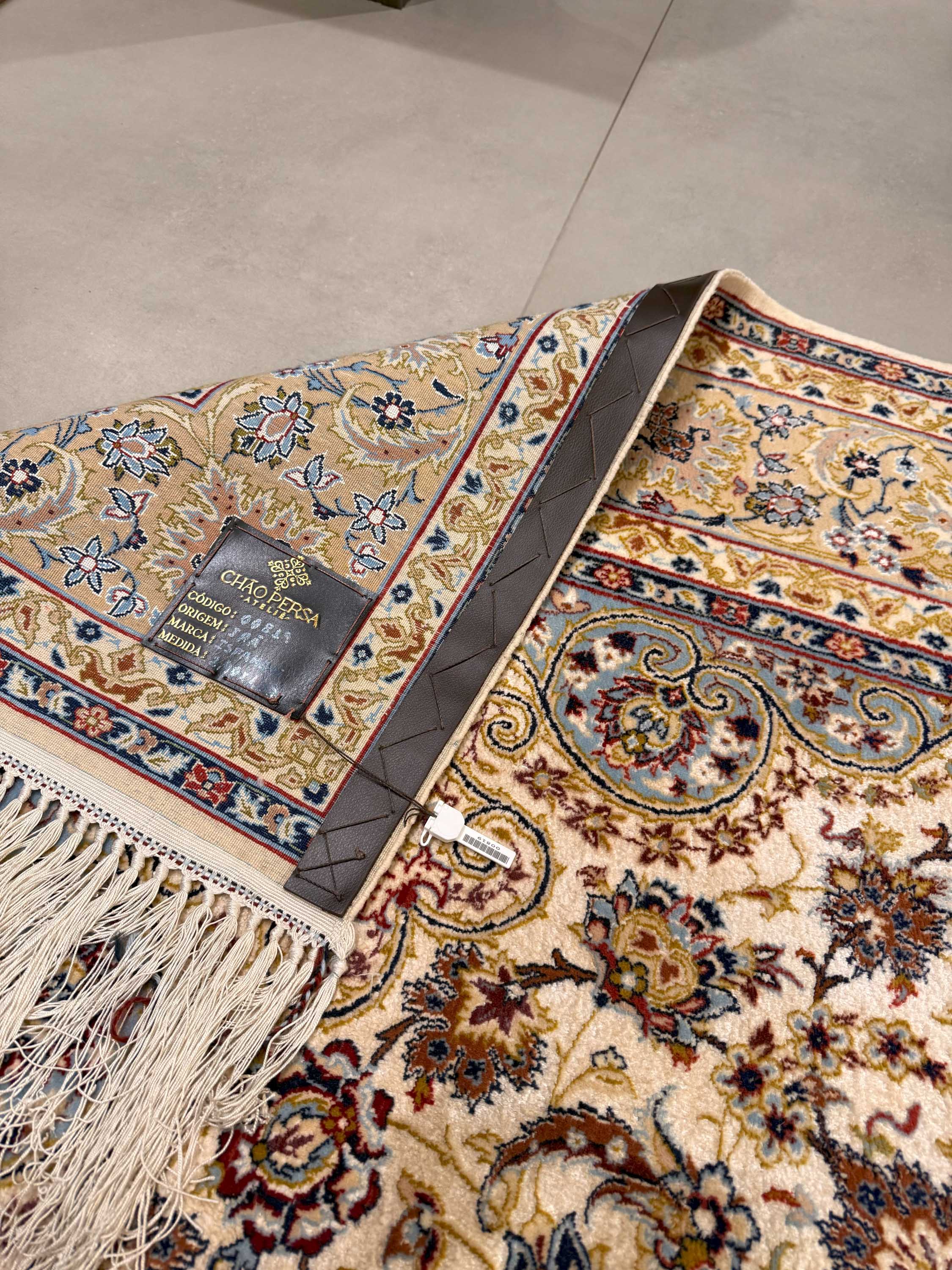 Tapete Persa Isfahan Serafian em Seda – Obra-Prima Raríssima 240x153cm
