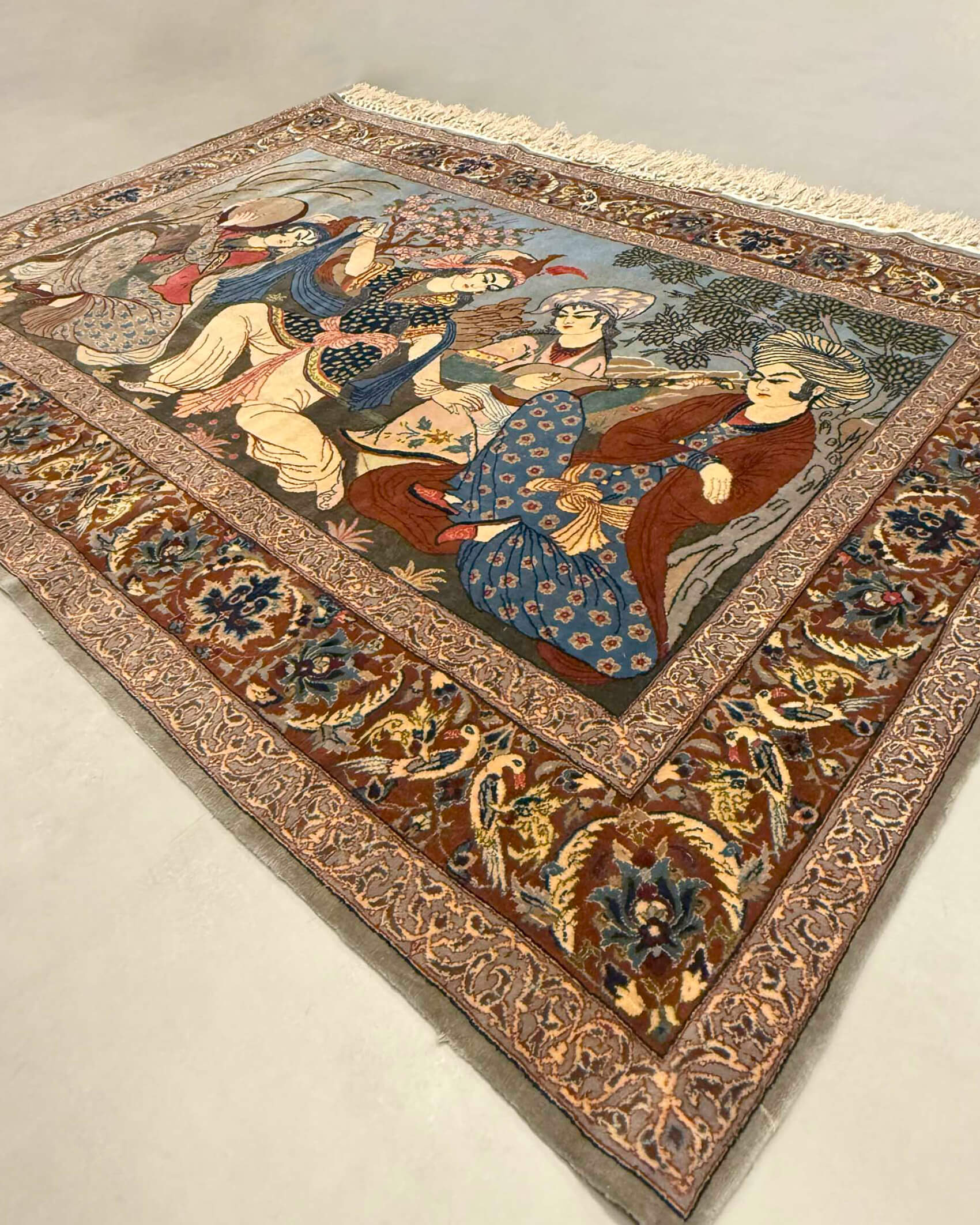 Tapete Persa Isfahan (Figurativo em Lã e Seda)