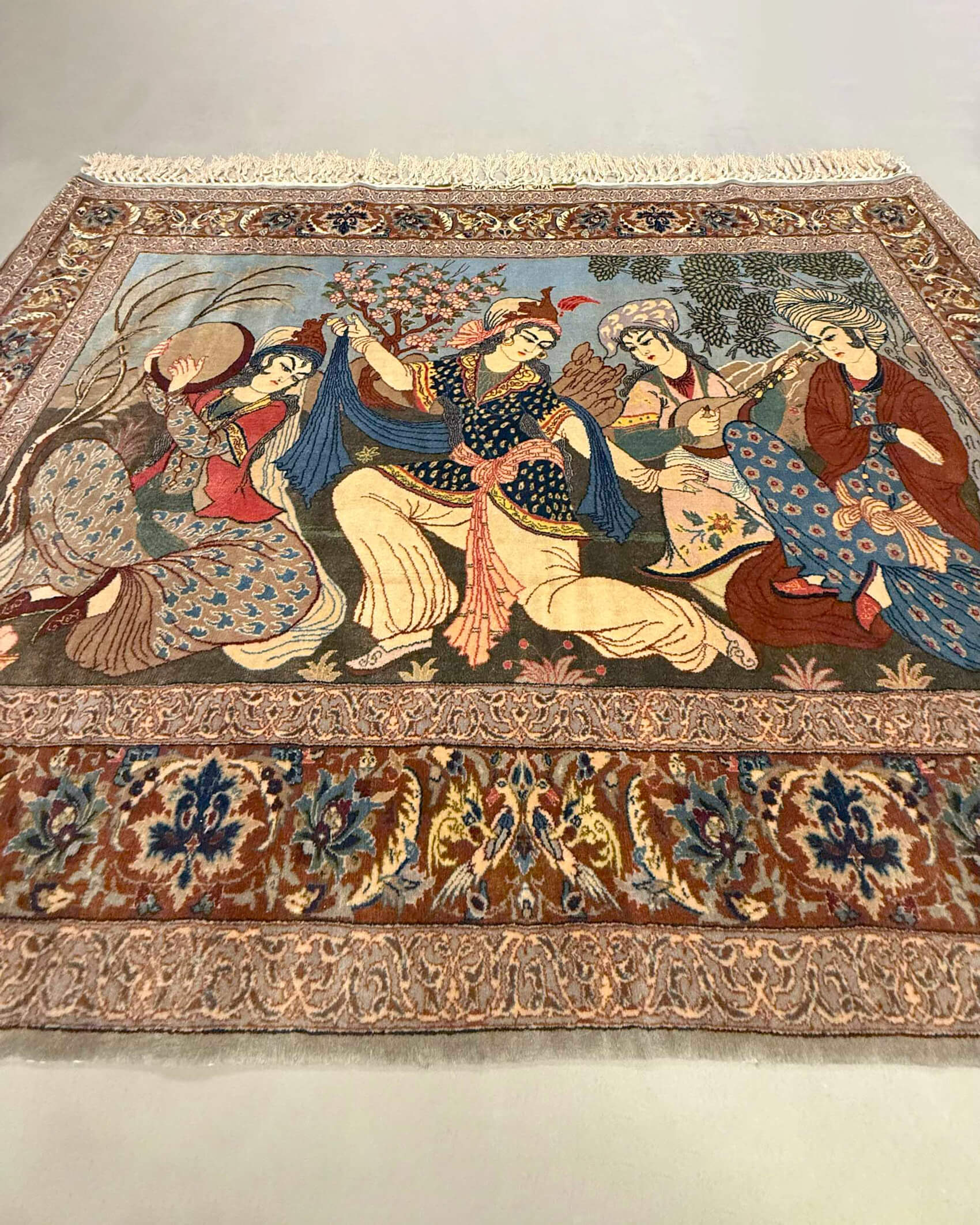 Tapete Persa Isfahan (Figurativo em Lã e Seda)