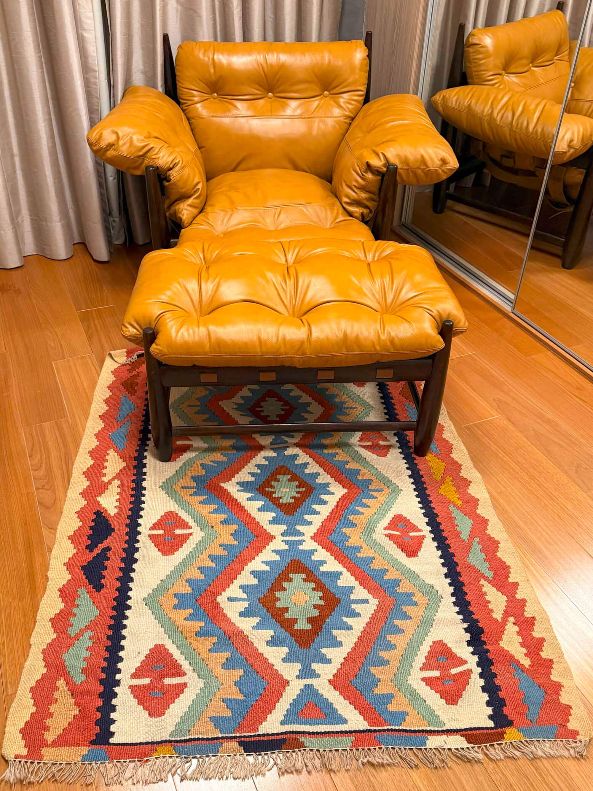 Tapete Kilim Indiano (Geometria Tribal Colorida) 127×105cm