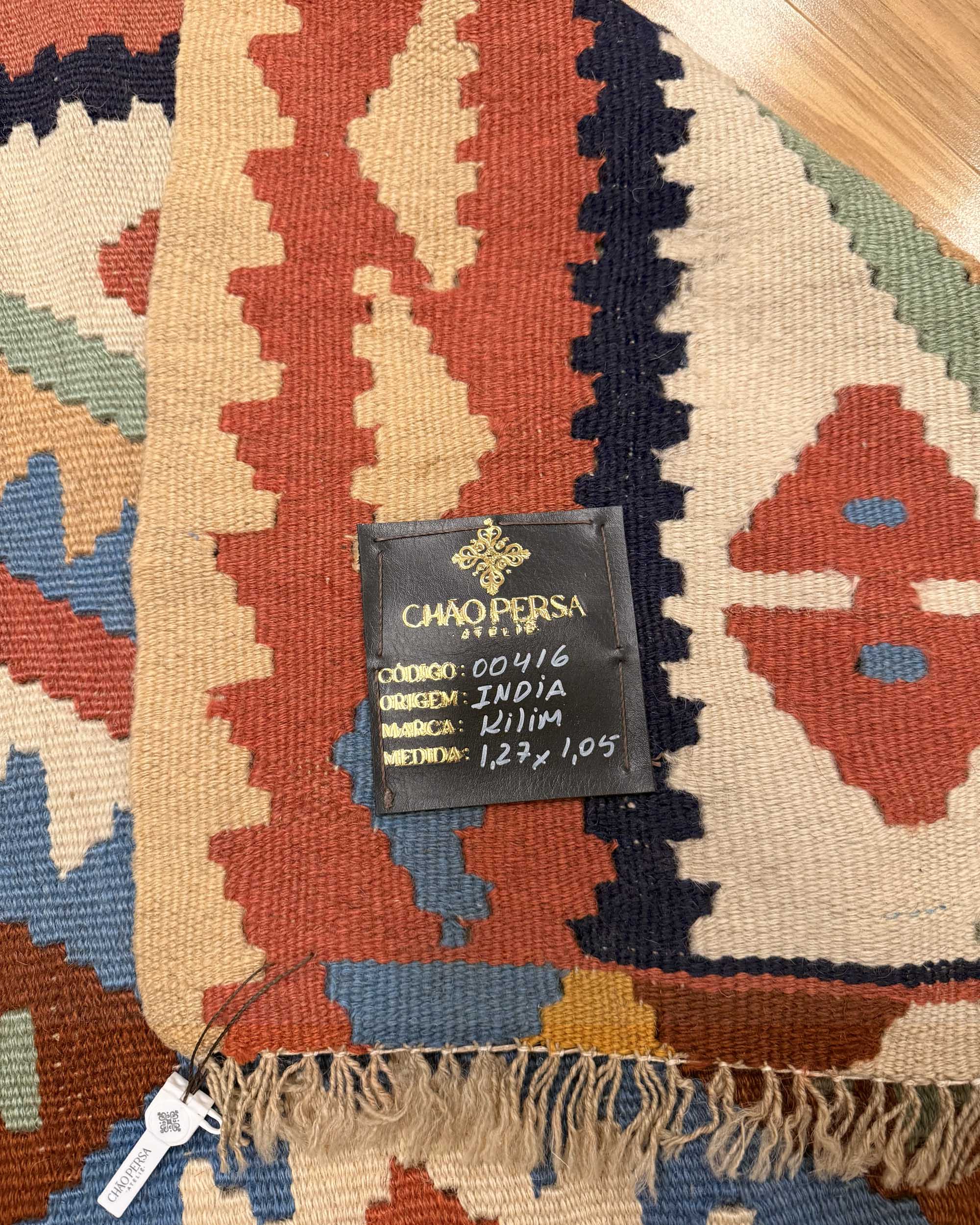 Tapete Kilim Indiano (Geometria Tribal Colorida) 127×105cm