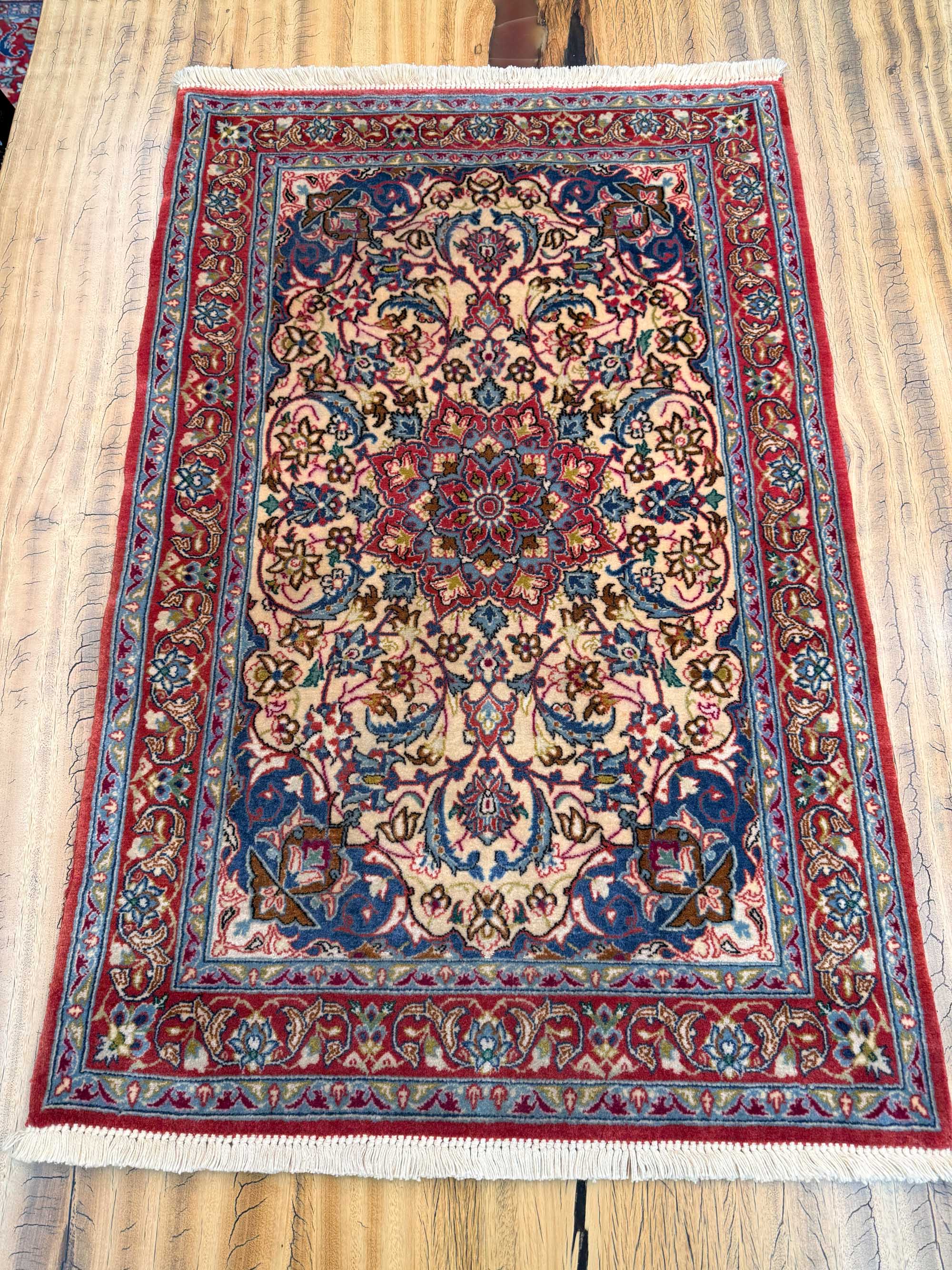 Tapete Persa Isfahan (Seda e Lã) 106x70cm  (VENDIDO)