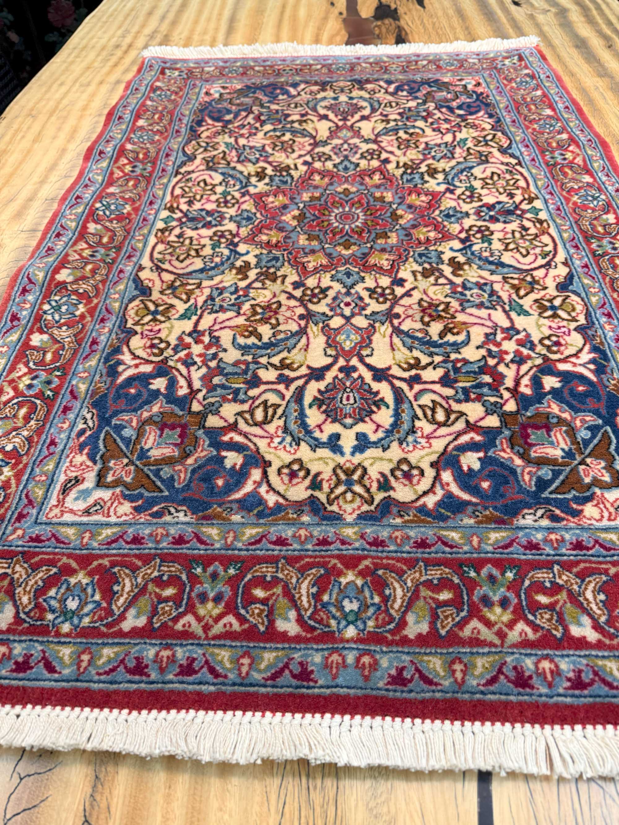 Tapete Persa Isfahan (Seda e Lã) 106x70cm  (VENDIDO)