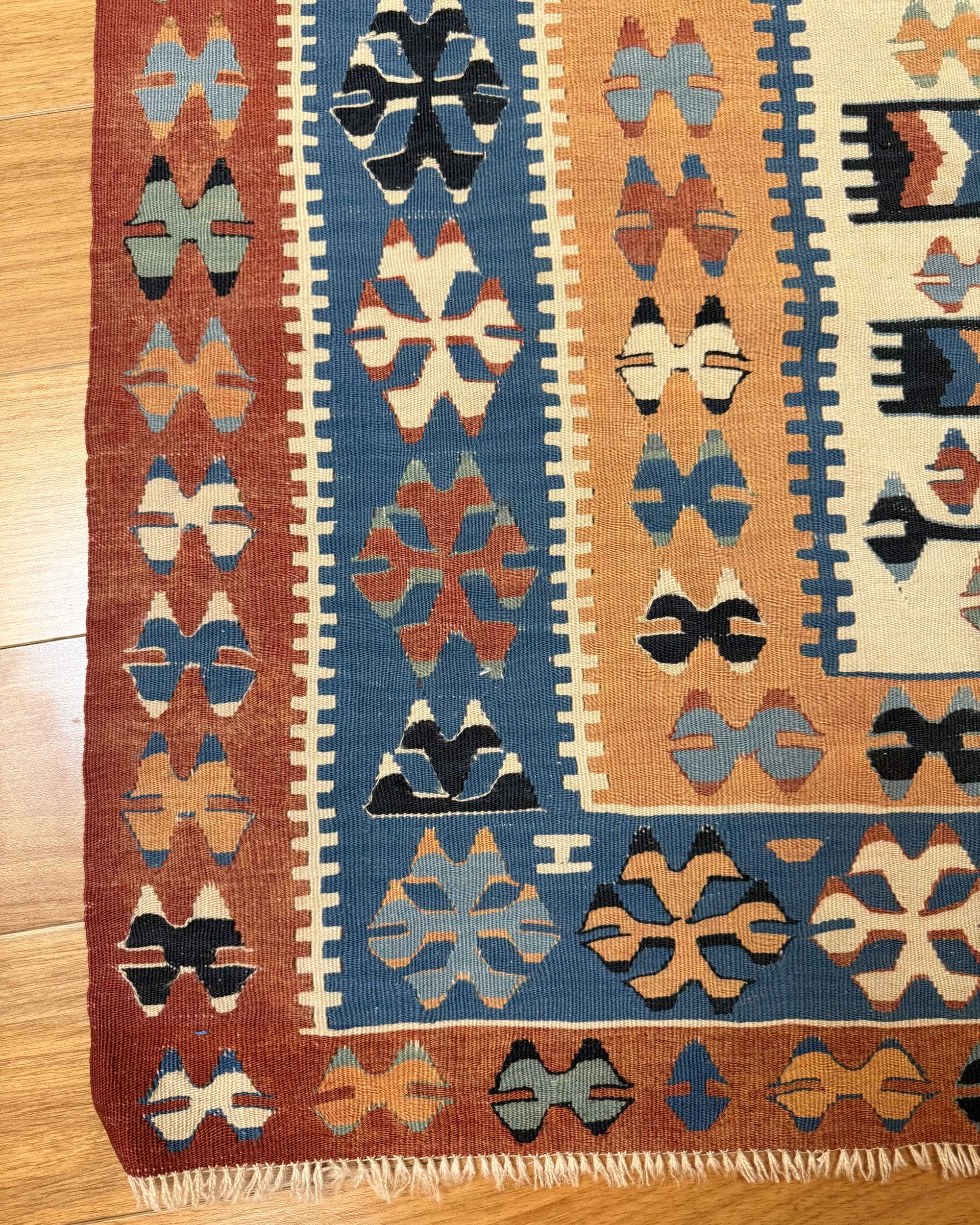 Kilim Karamaniano – Tradição da Anatólia 1,43 x 1,05 m
