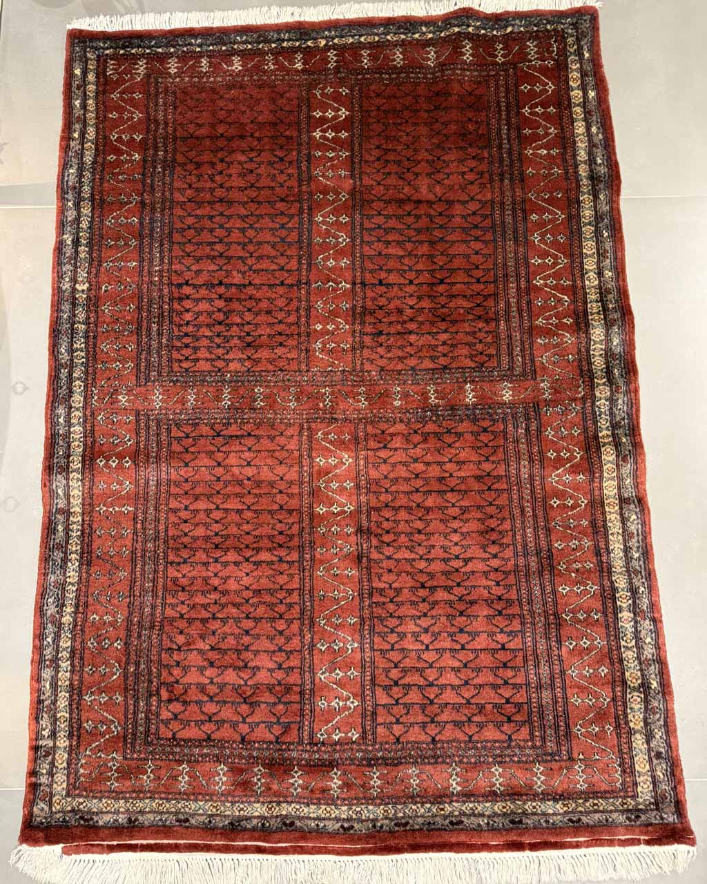 Tapete Karashi (Tradição e Força Oriental) - 1,92 x 1,21 m