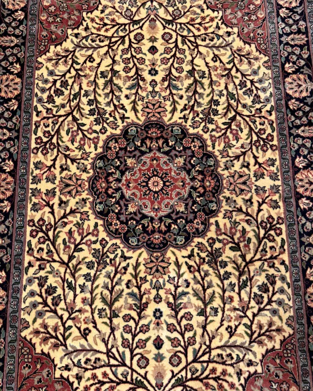 Tapete Isfahan e Móvel em chinoiserie - 1,55 × 0,91 m
