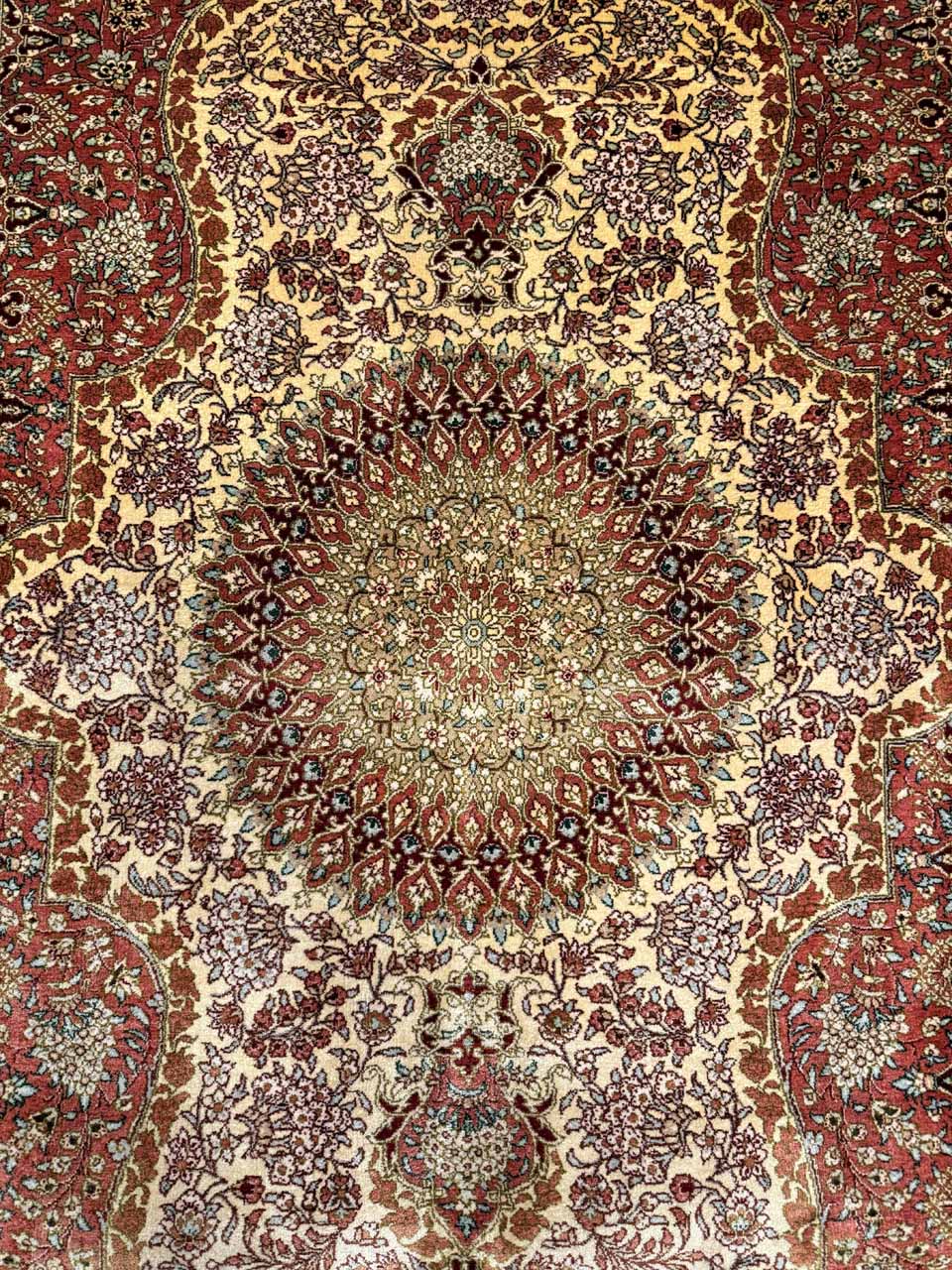 Tapete Ghoum Iraniano (Peça Assinada) - 1,54 × 1,00 m