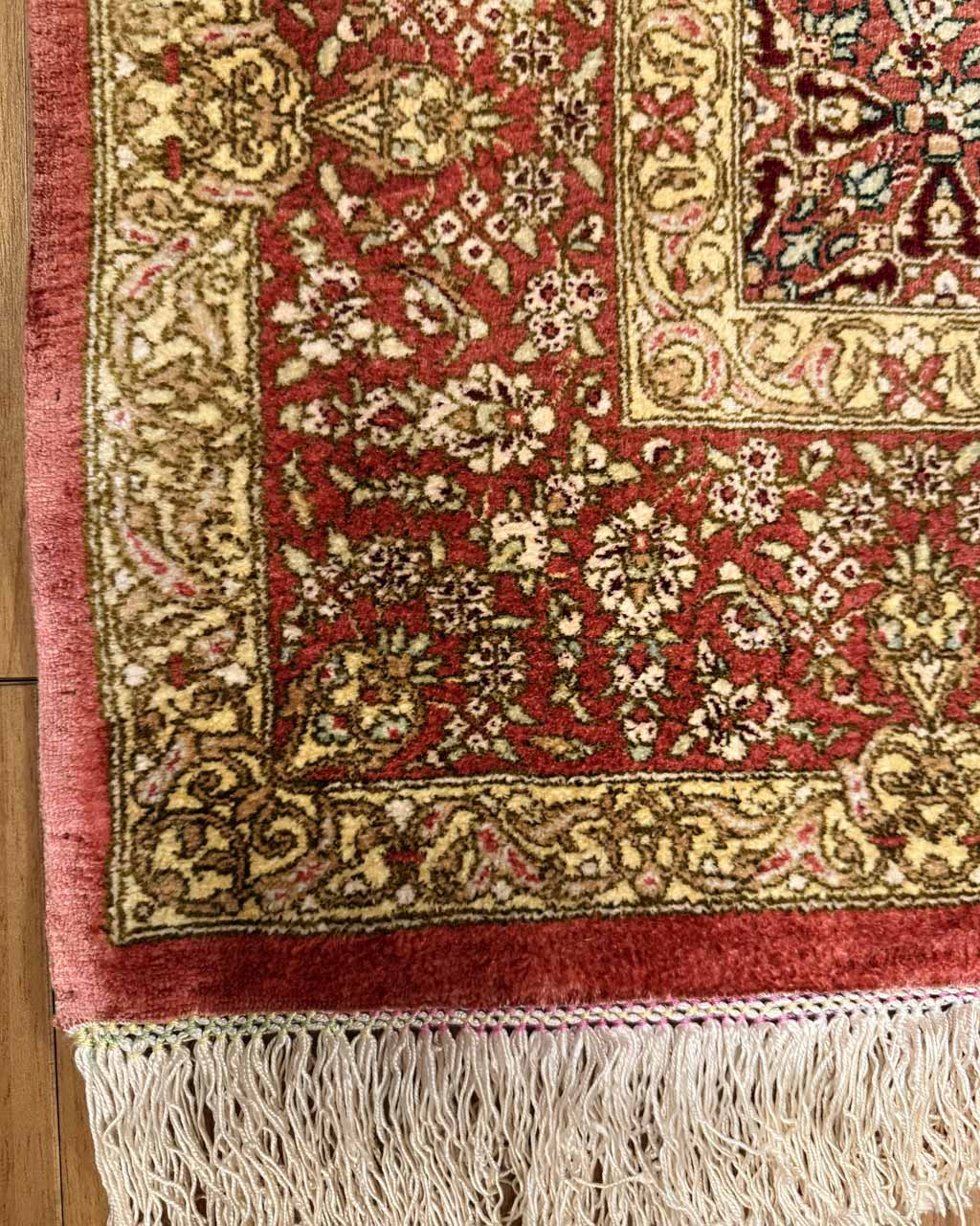 Tapete Ghoum Iraniano (Peça Assinada) - 1,54 × 1,00 m