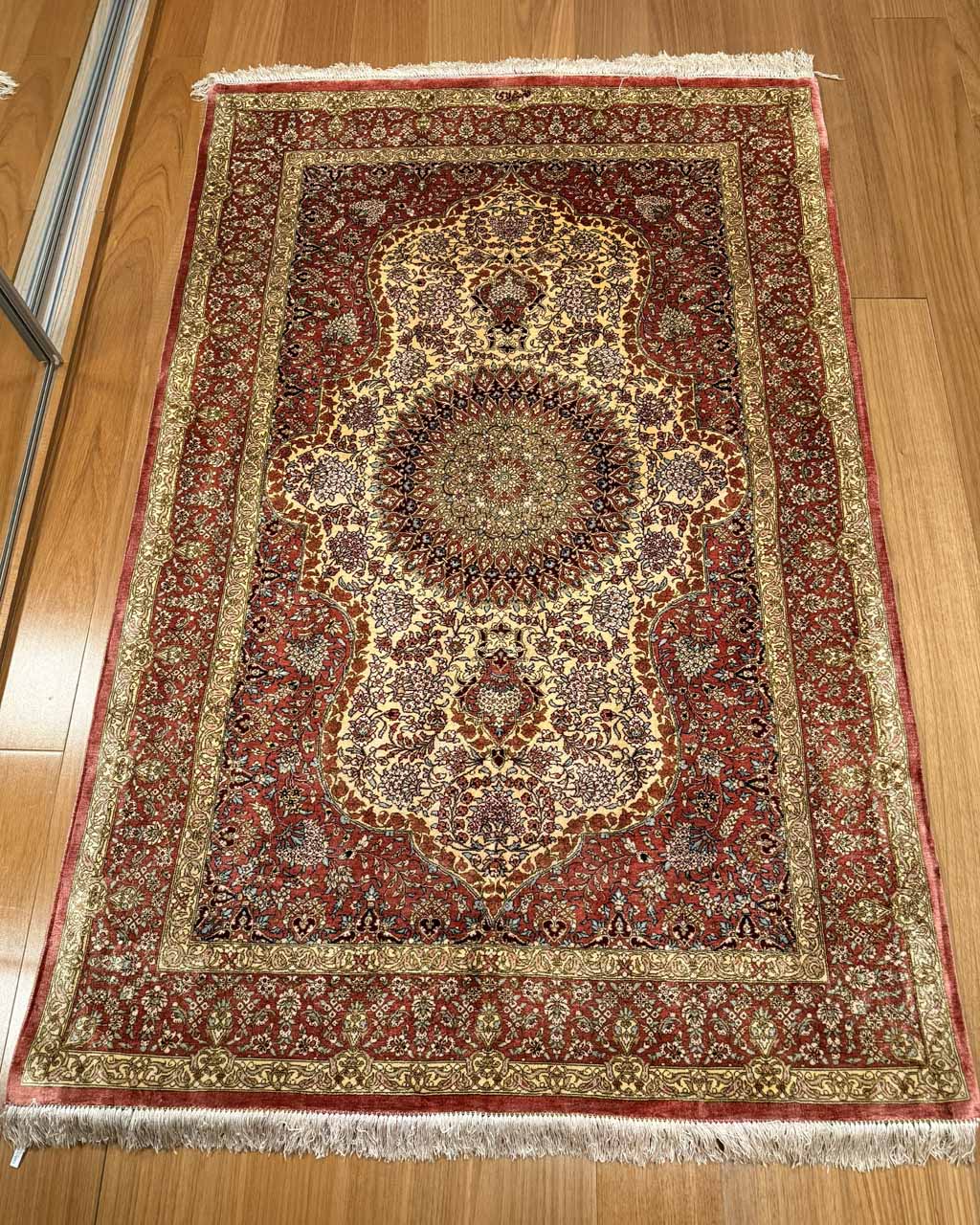 Tapete Ghoum Iraniano (Peça Assinada) - 1,54 × 1,00 m