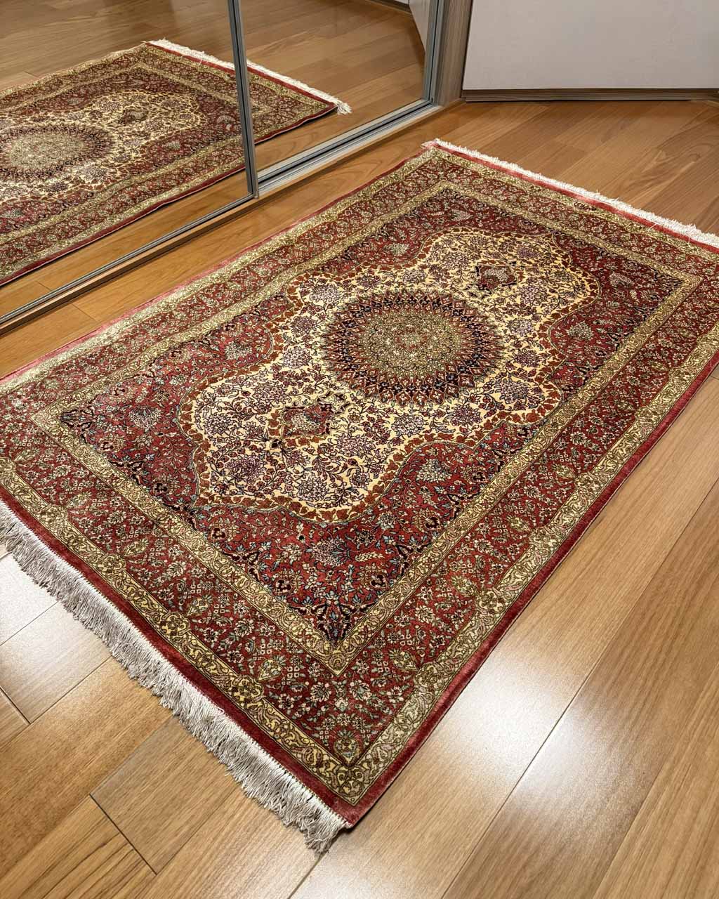 Tapete Ghoum Iraniano (Peça Assinada) - 1,54 × 1,00 m