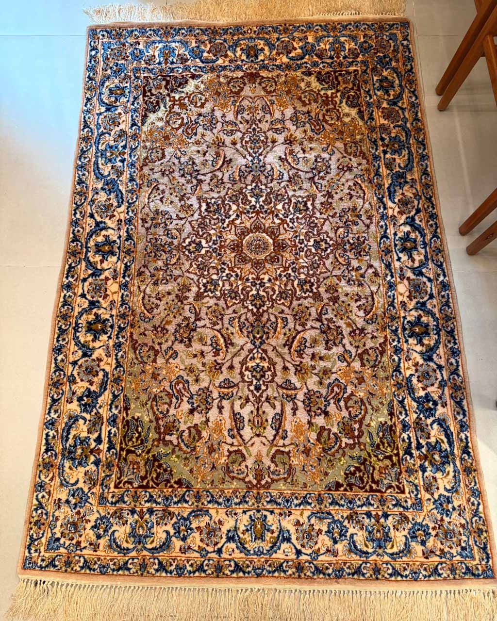 Tapete Persa Isfahan em Seda - 1,68 × 1,18 m