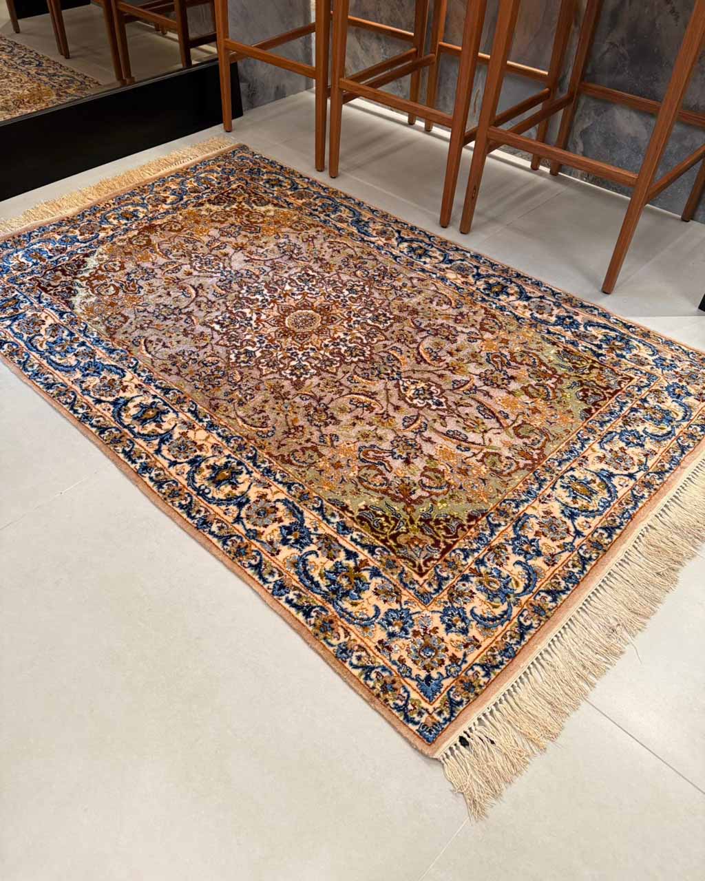 Tapete Persa Isfahan em Seda - 1,68 × 1,18 m