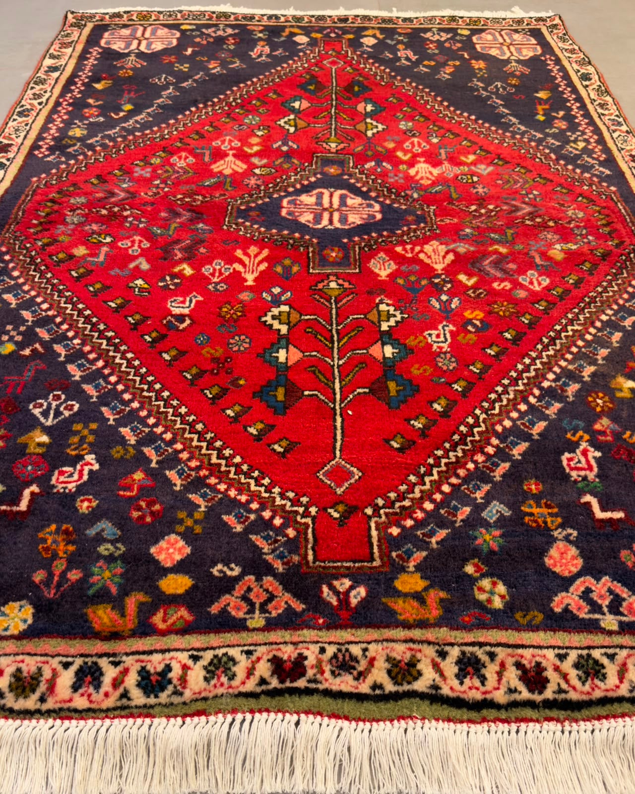 Tapete Persa Qashqai (Arte Tribal e Autenticidade Nômade) - 1,80 x 1,18 m