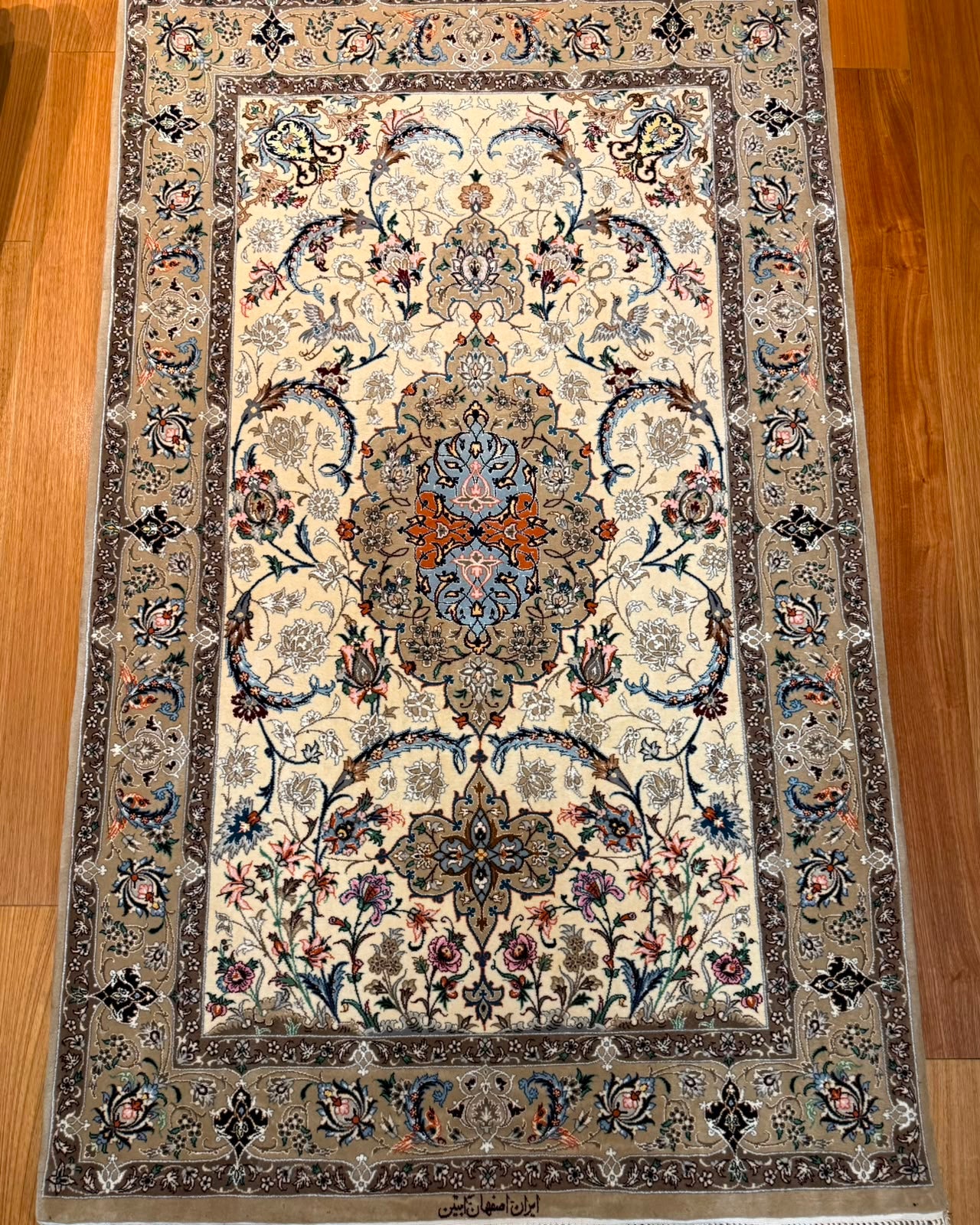 Tapete Persa Isfahan Assinado (Obra de Precisão e Elegância)