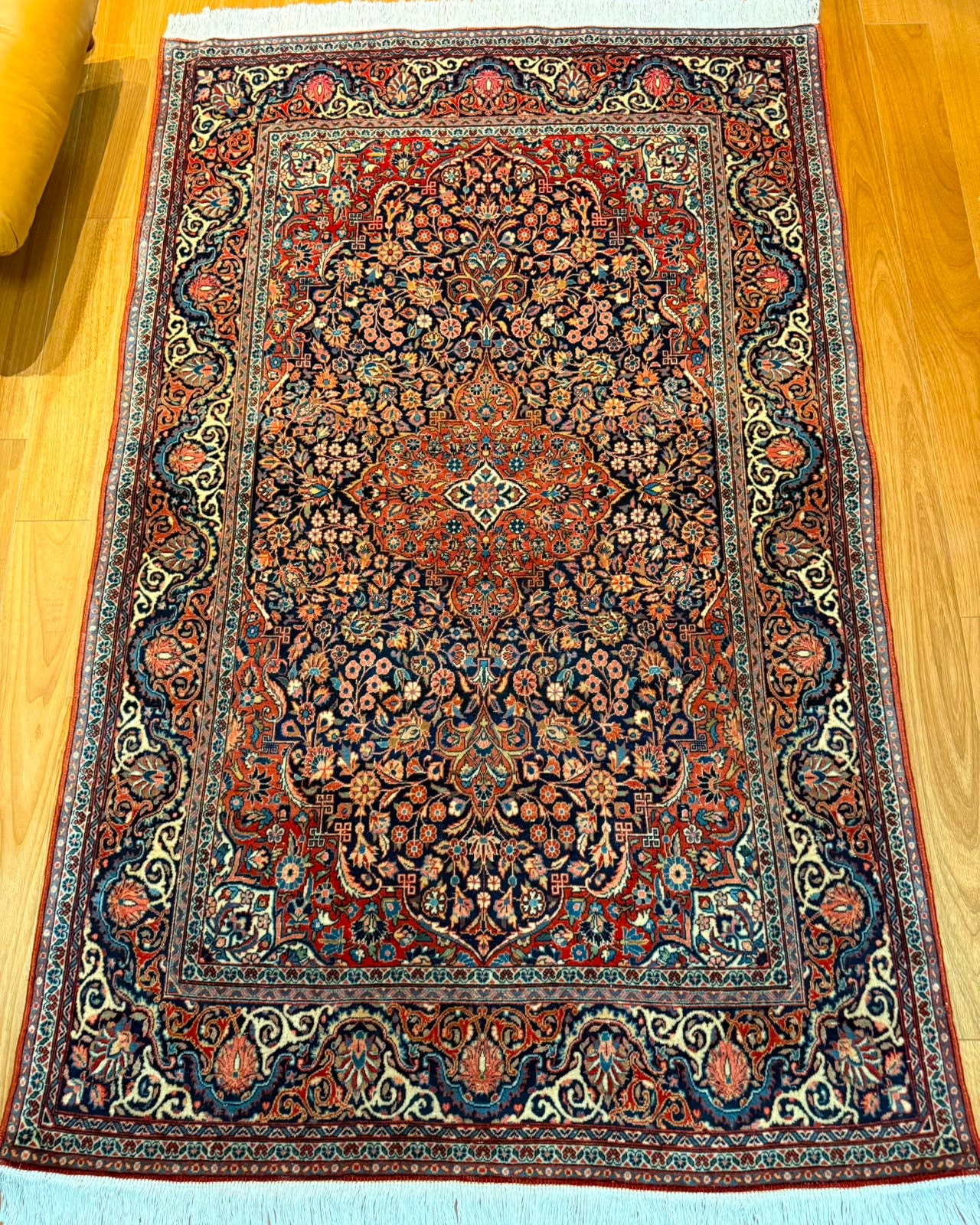 Tapete Persa Kashan (Tradição e Refinamento) - 2,01 x 1,30 m