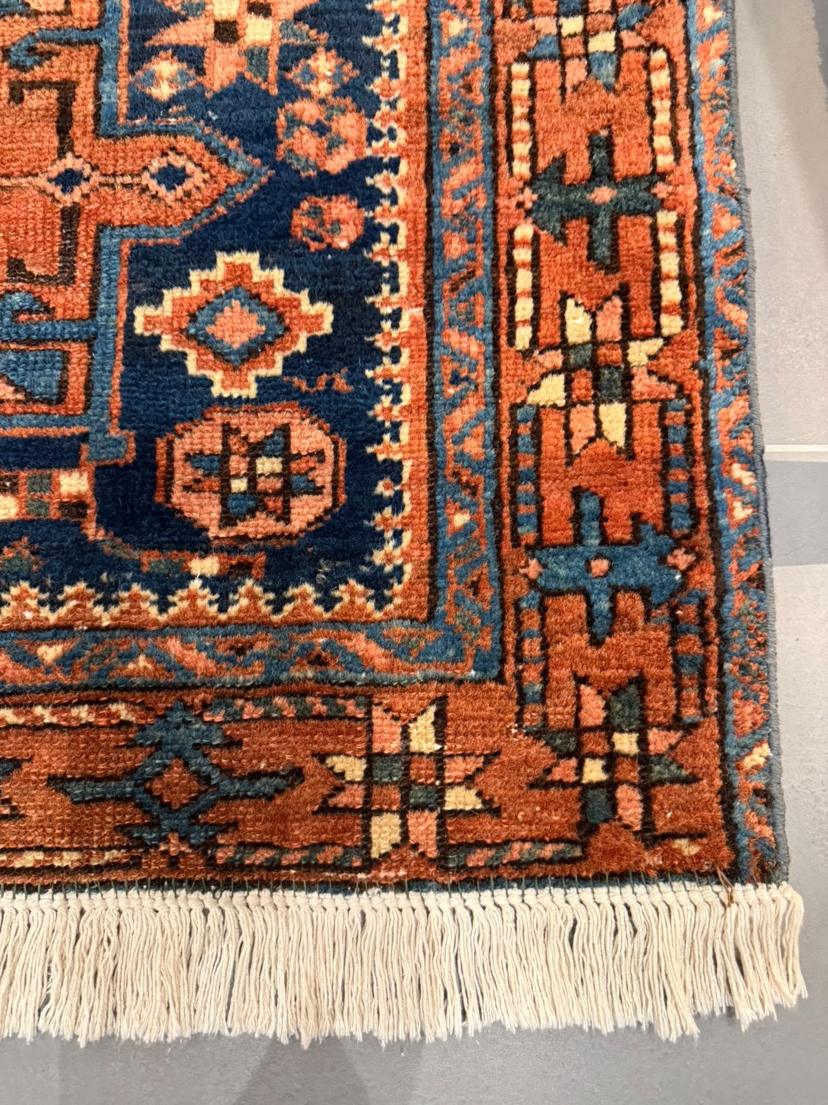 Tapete Persa Maradjah (Tradição Tribal e Força Estética) - 1,30 x 1,04 m