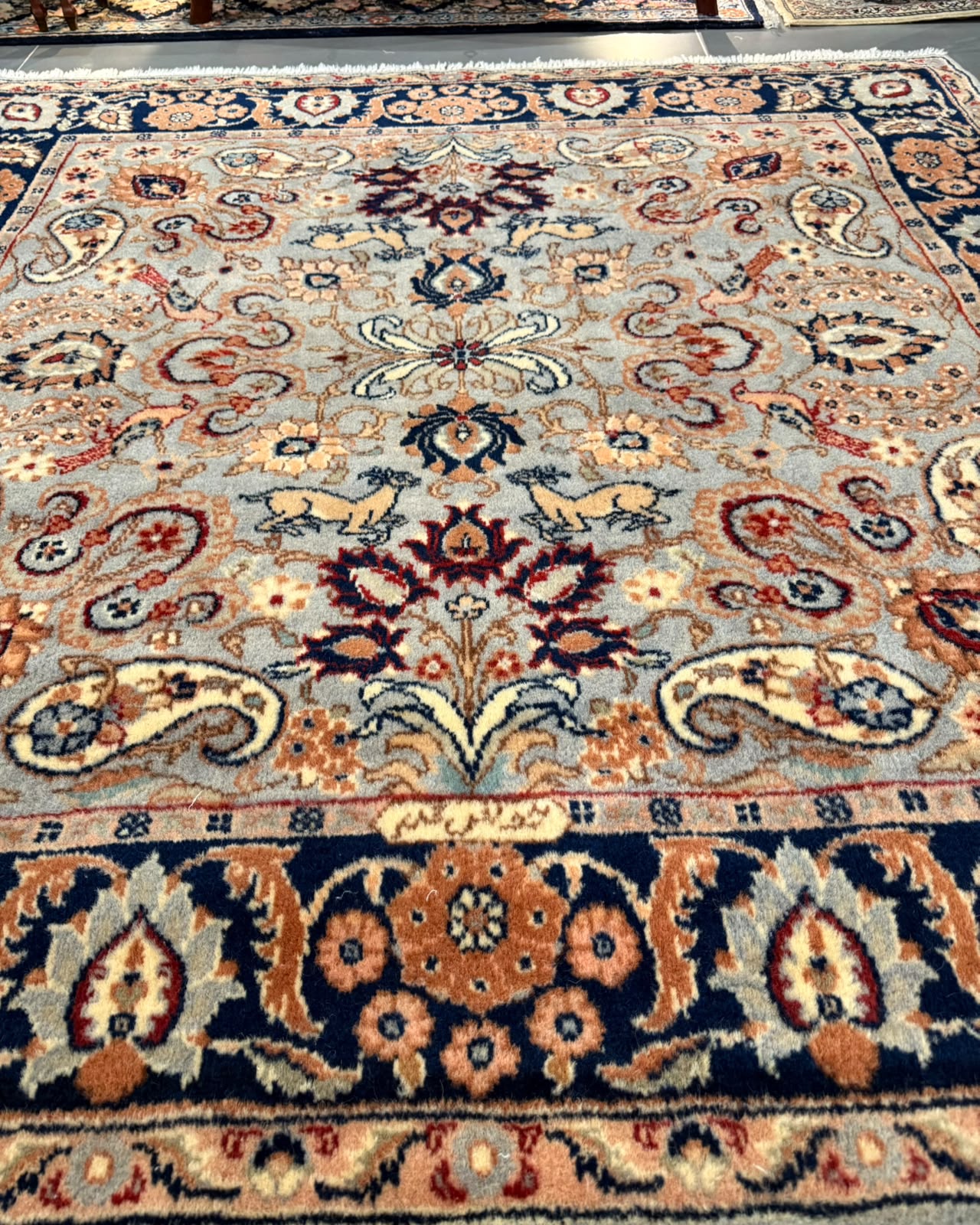 Tapete Persa Tabriz Assinado (Raridade com Simbologia Animal) - 1,73 x 1,70 m