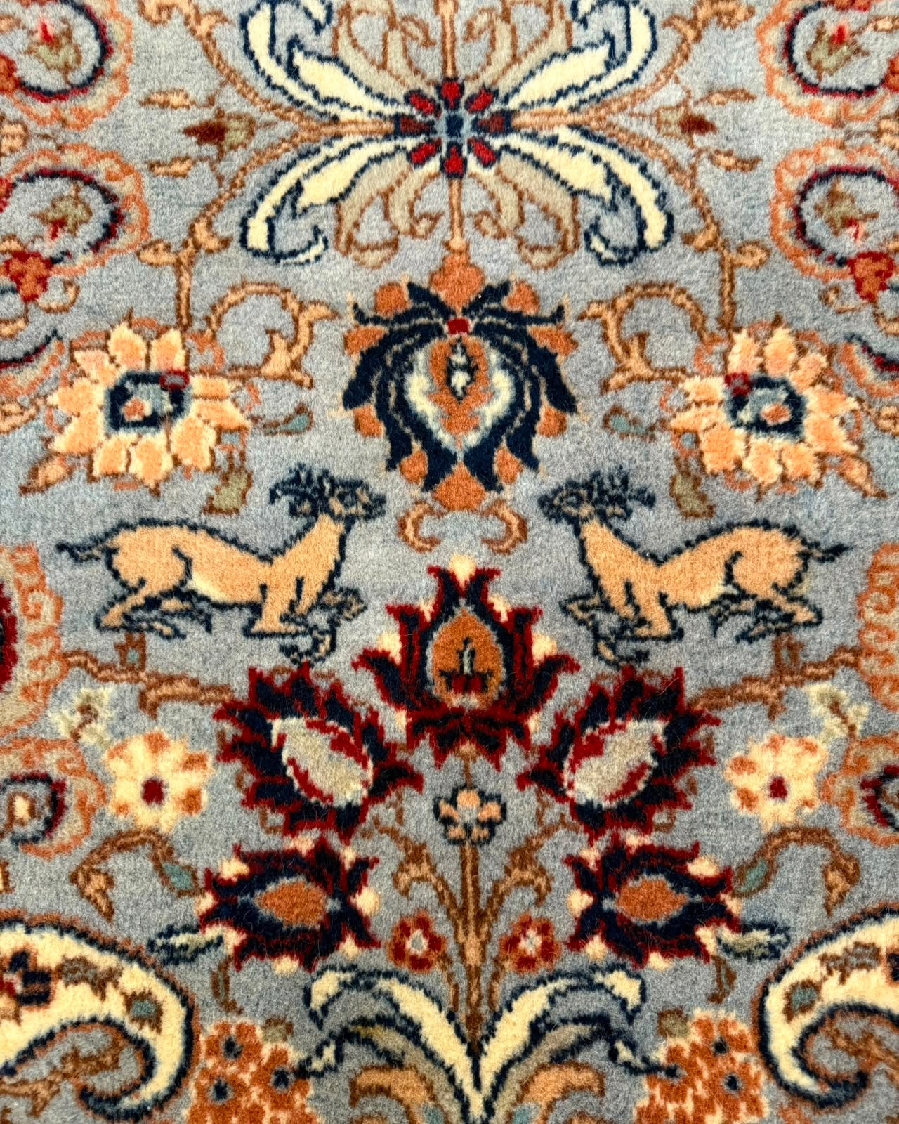 Tapete Persa Tabriz Assinado (Raridade com Simbologia Animal) - 1,73 x 1,70 m