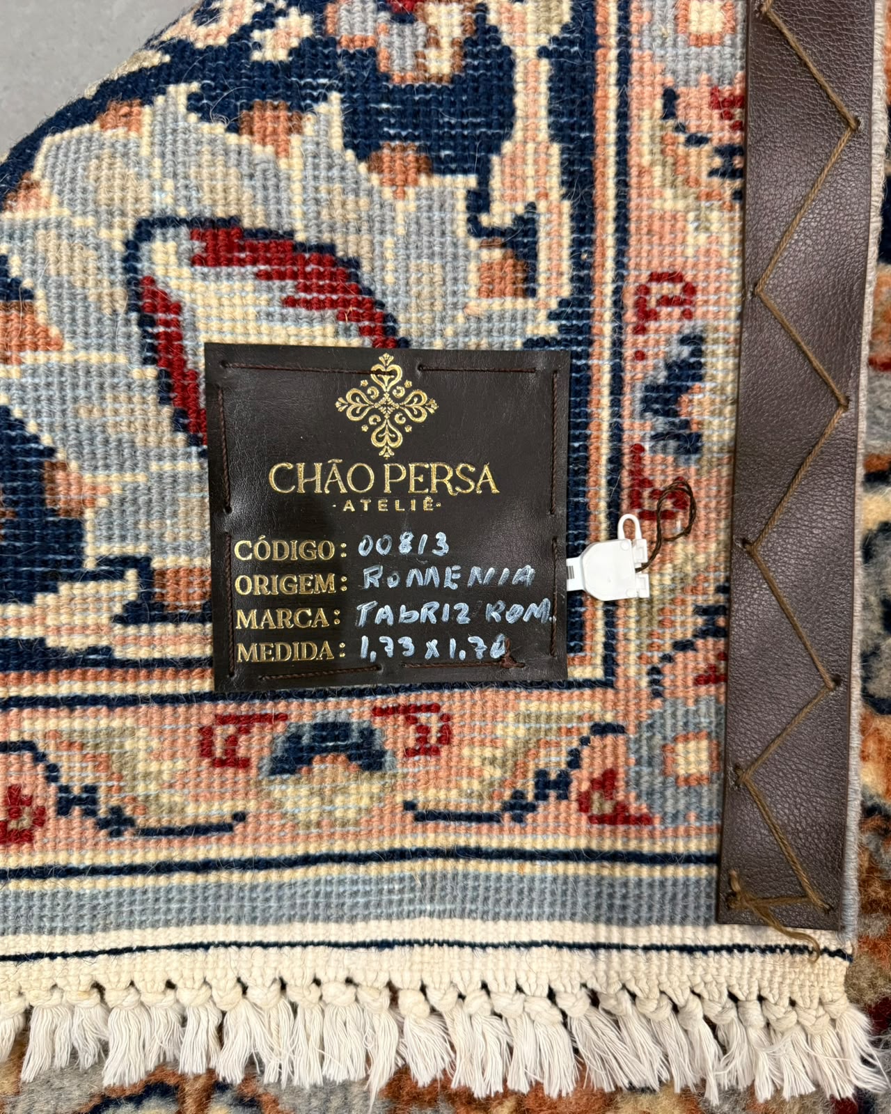 Tapete Persa Tabriz Assinado (Raridade com Simbologia Animal) - 1,73 x 1,70 m