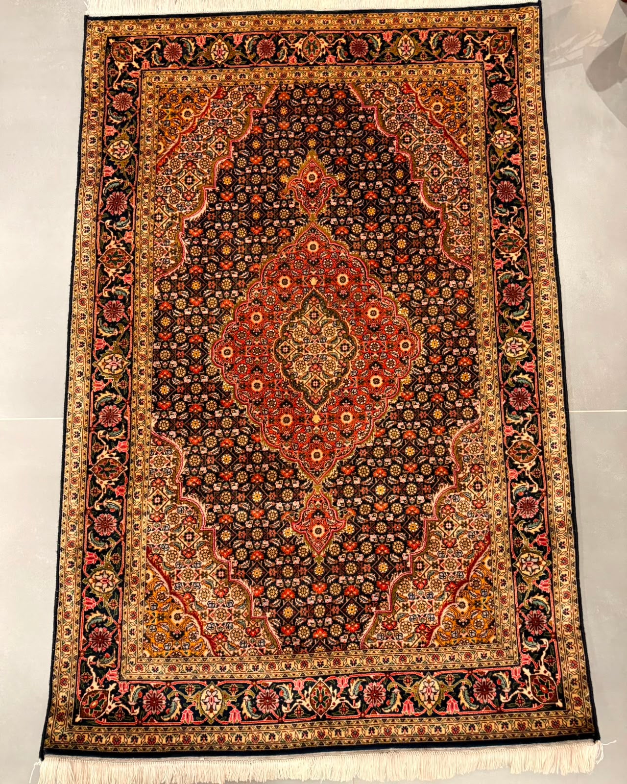 Tapete Persa Tabriz Mahi (Seda Extraordinária) - 1,55 x 1,00 m