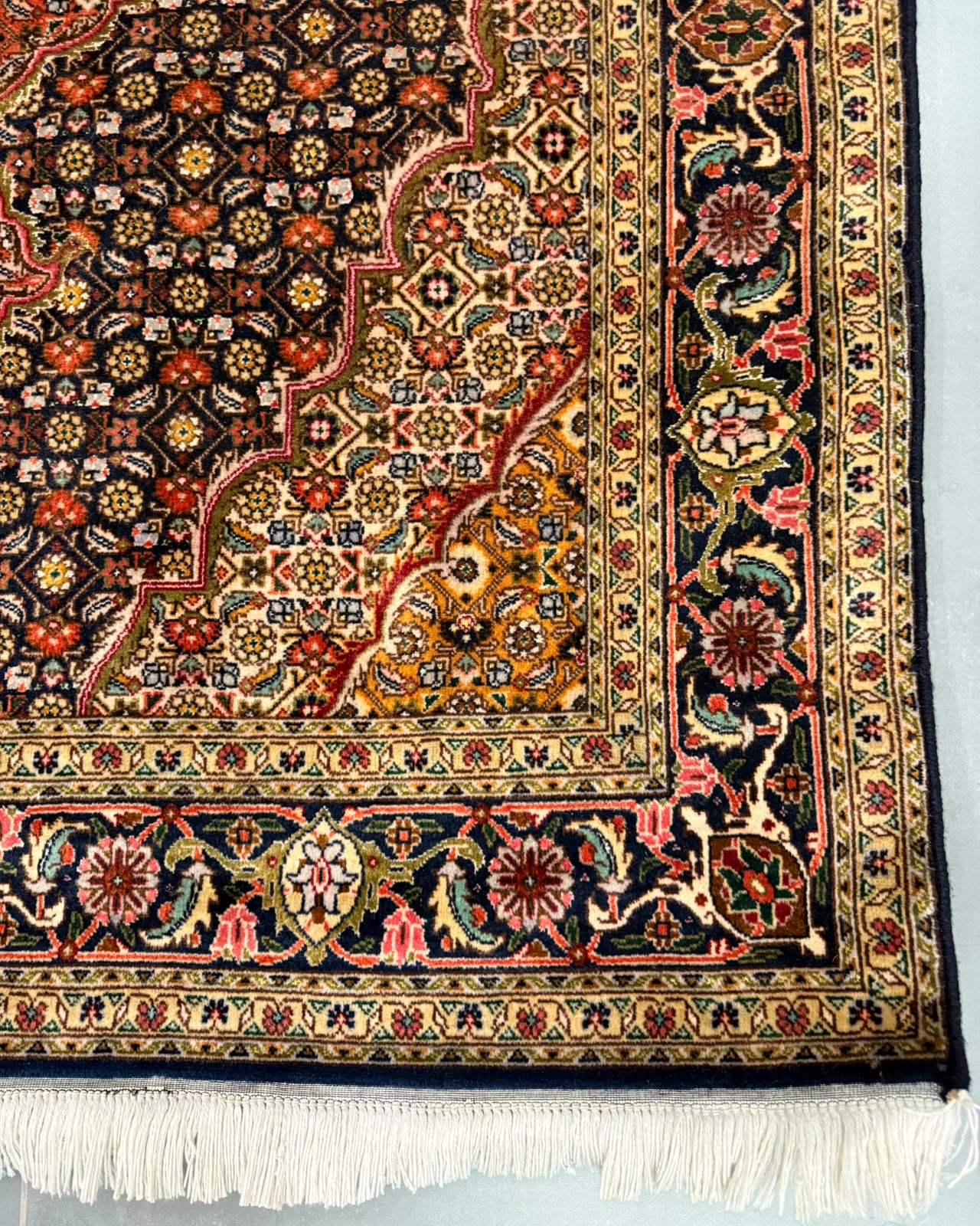 Tapete Persa Tabriz Mahi (Seda Extraordinária) - 1,55 x 1,00 m