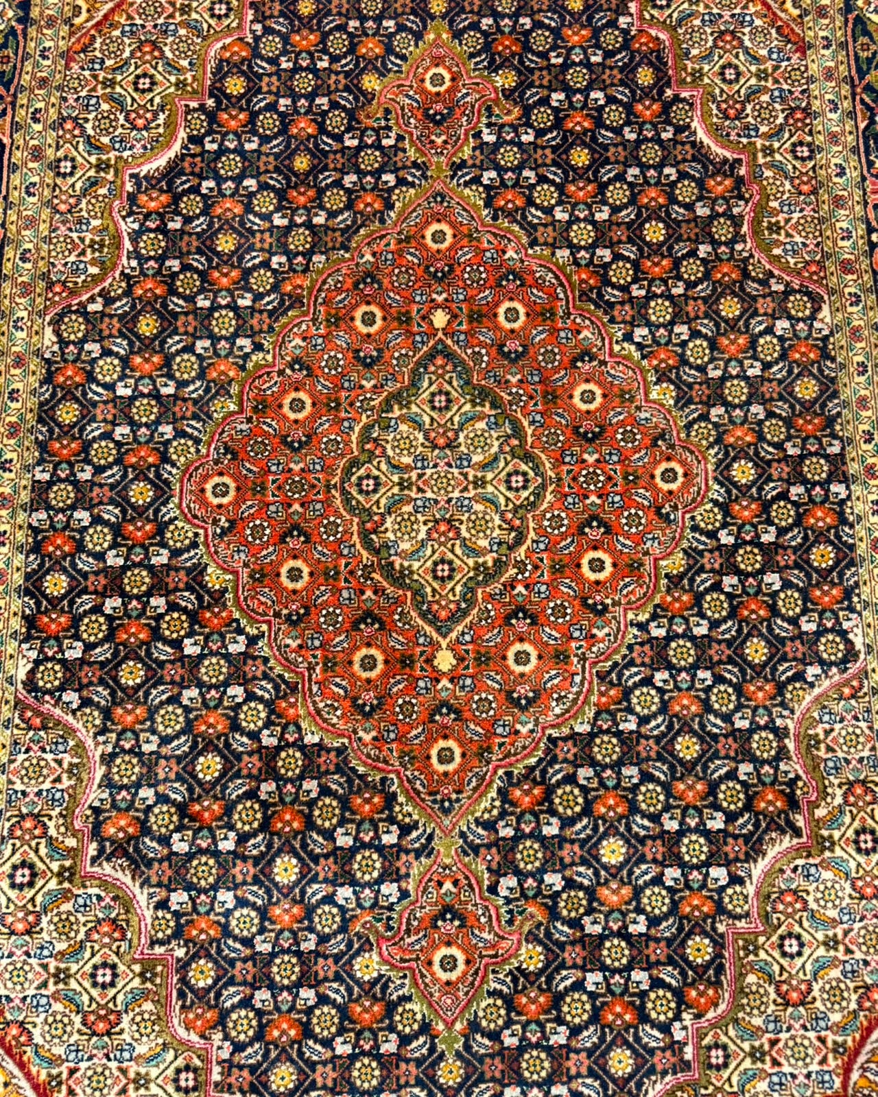 Tapete Persa Tabriz Mahi (Seda Extraordinária) - 1,55 x 1,00 m