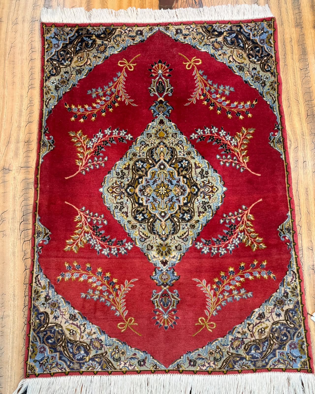 Tapete Persa Isfahan (Medalhão Central) - 0,96 x 0,69 m