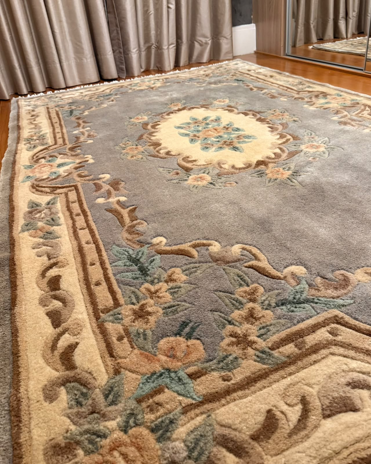 Tapete Chinês Floral (Elegância Clássica) - 2,43 x 1,57m