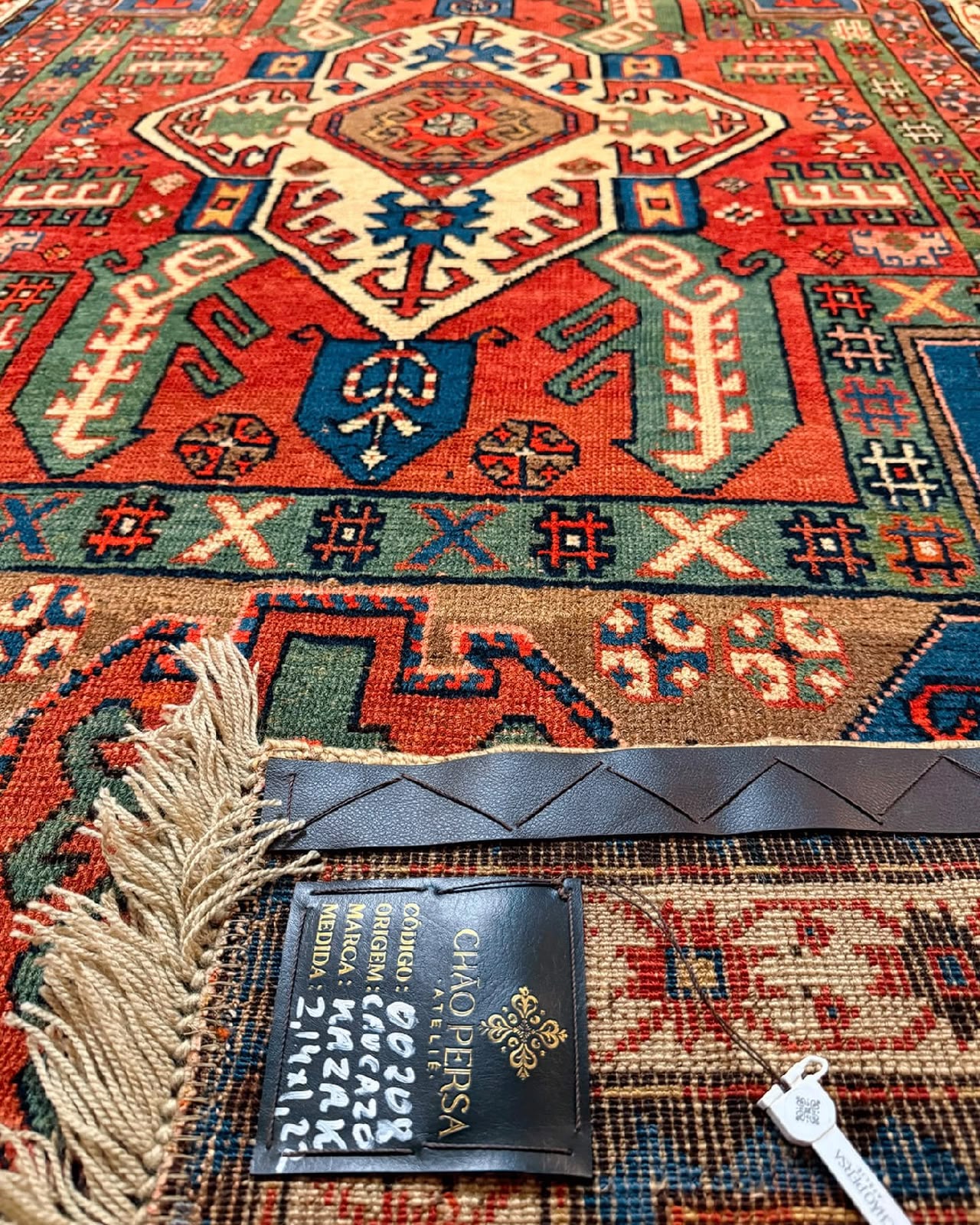 Tapete Kazak (Força Tribal e Beleza Atemporal) - 2,14 x 1,22 m