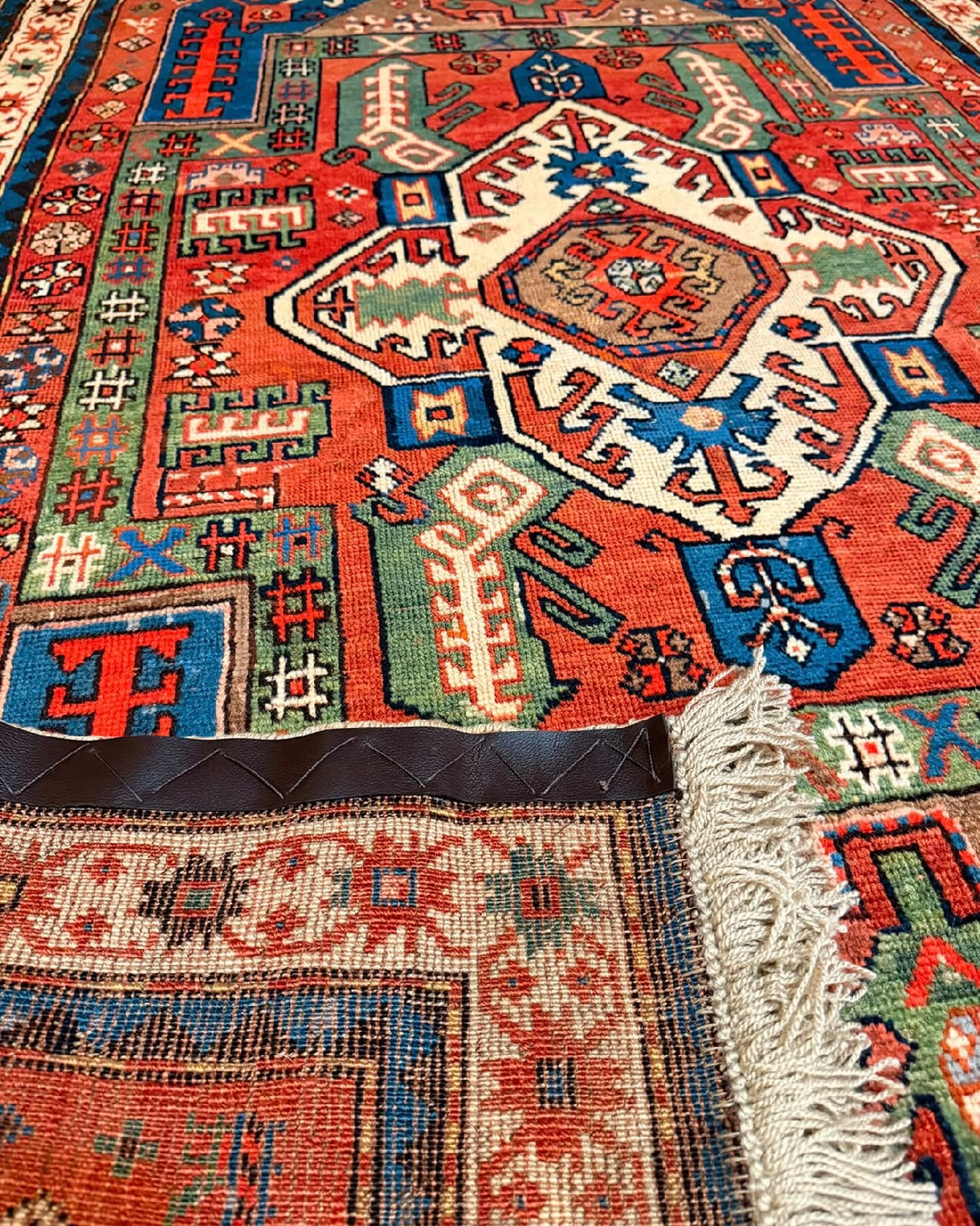 Tapete Kazak (Força Tribal e Beleza Atemporal) - 2,14 x 1,22 m