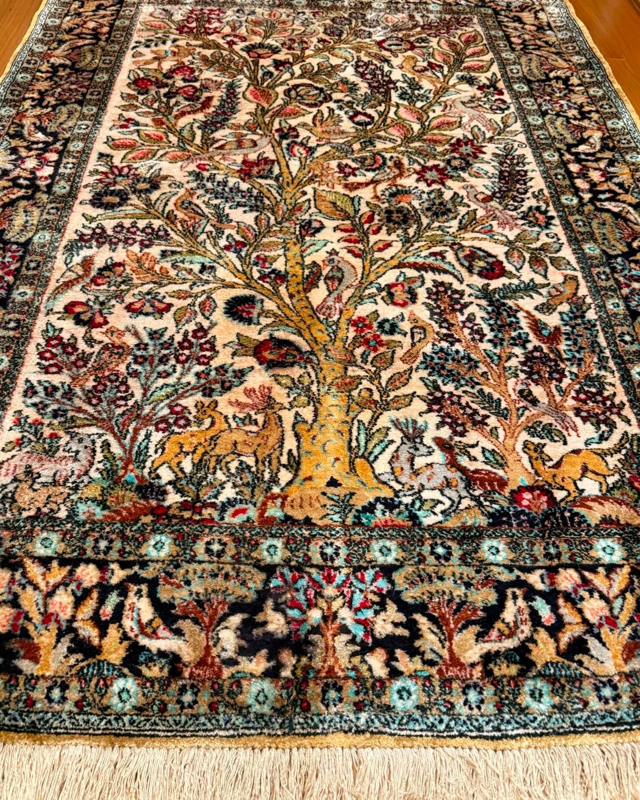 Tapete Persa Ghom de Seda (Obra de Arte Tecida) - 1,54 x 1,09 m